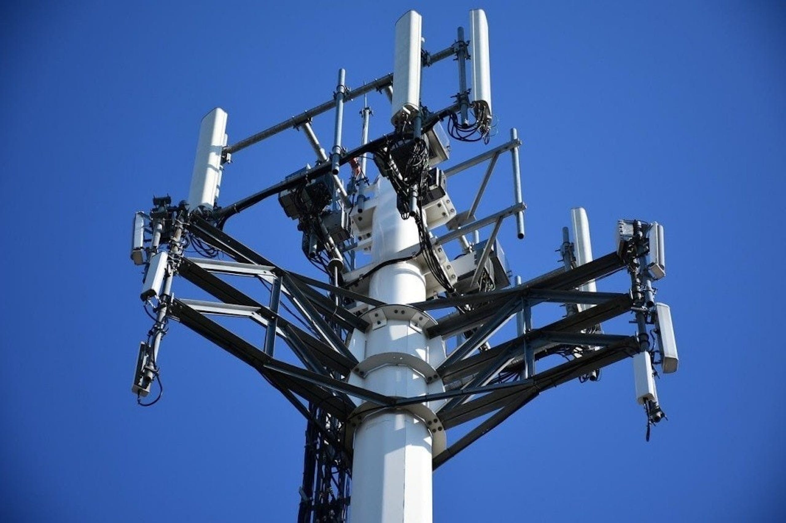 照片中包含了4g手機信號塔、細胞部位、4G、5G、移動電話