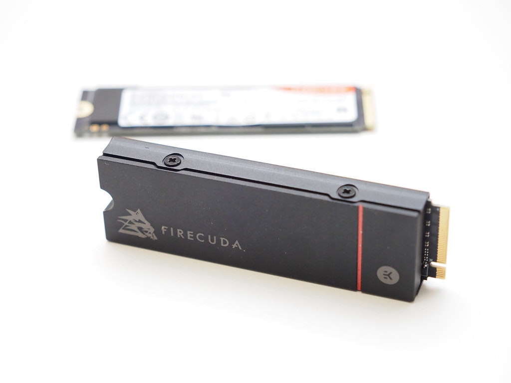 照片中提到了FIRECUDA.,跟EKWB有關,包含了HDMI、HDMI、的PlayStation 5、希捷 FireCuda 530 M.2 SSD、希捷