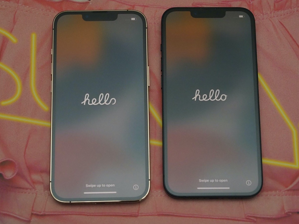 照片中提到了hells、hello、Swipe up to open,跟羅迪利亞、羅迪利亞有關,包含了iphone 13 開箱 你好、iPhone 12、蘋果 iPhone 13 迷你、蘋果 iPhone 13 Pro、手機配件