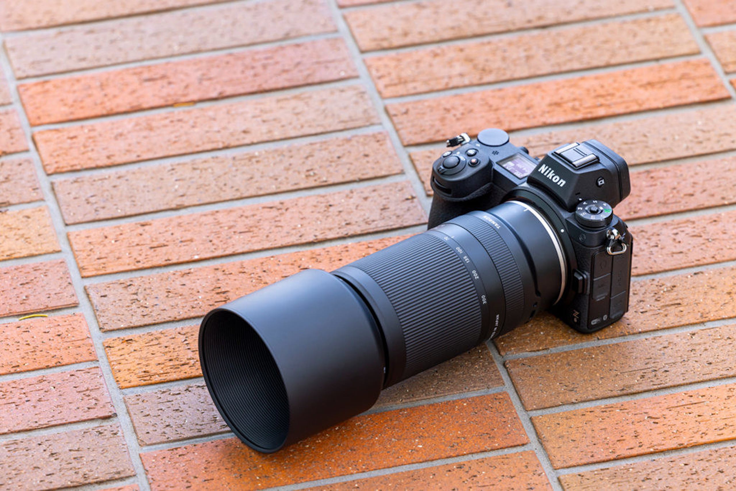 照片中提到了Nikon，包含了鏡頭、鏡頭、單反相機、相機、單反相機