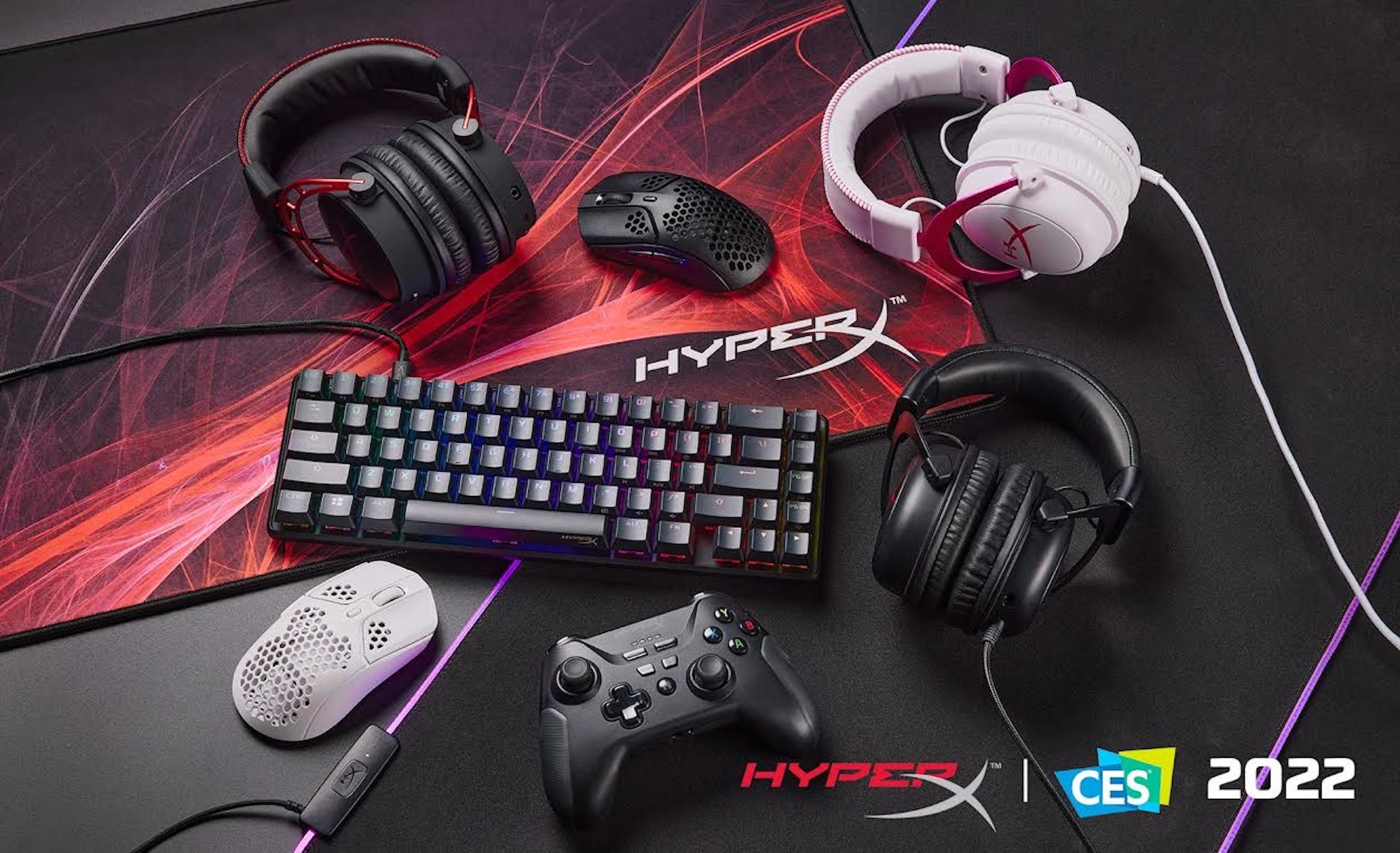 照片中提到了TM、HYPER、HYPER CES 2022，跟布盧姆斯伯里劇院有關，包含了超級、金士頓 HyperX Cloud Alpha、HyperX 雲系列、消費電子展 2022、金士頓 HyperX Cloud Flight S