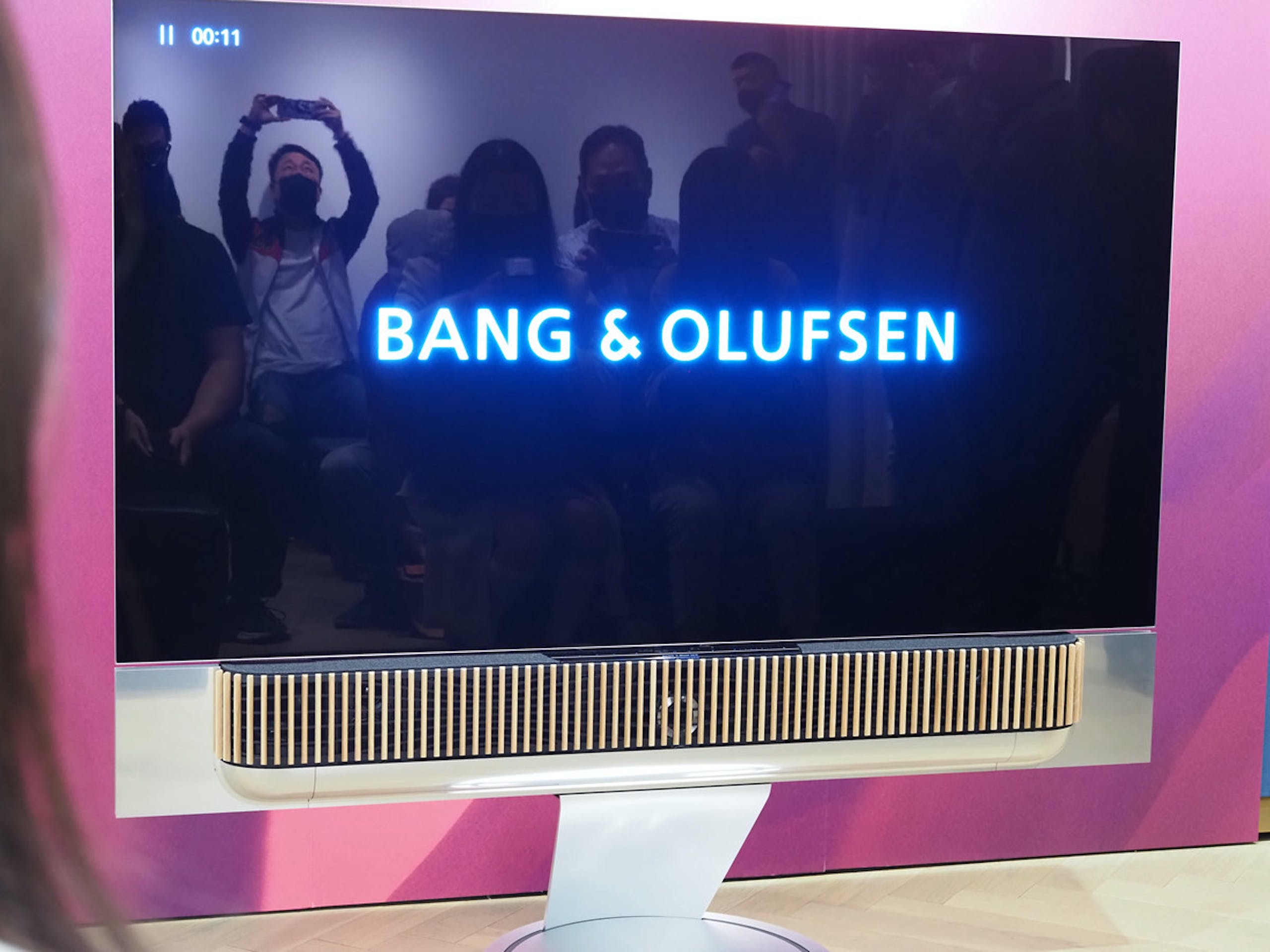 照片中提到了| 00:11、BANG & OLUFSEN、T，包含了科薩托、電腦顯示器、液晶電視、電視、LED背光液晶屏