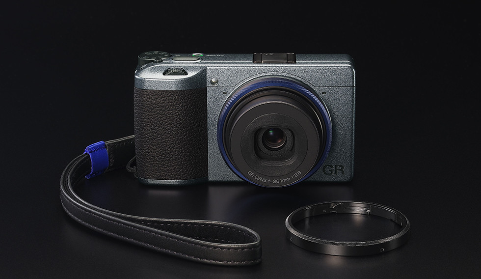 RICOH GR IIIx 推出Urban Edition 特別限定版，採金屬灰搭配藍色點綴