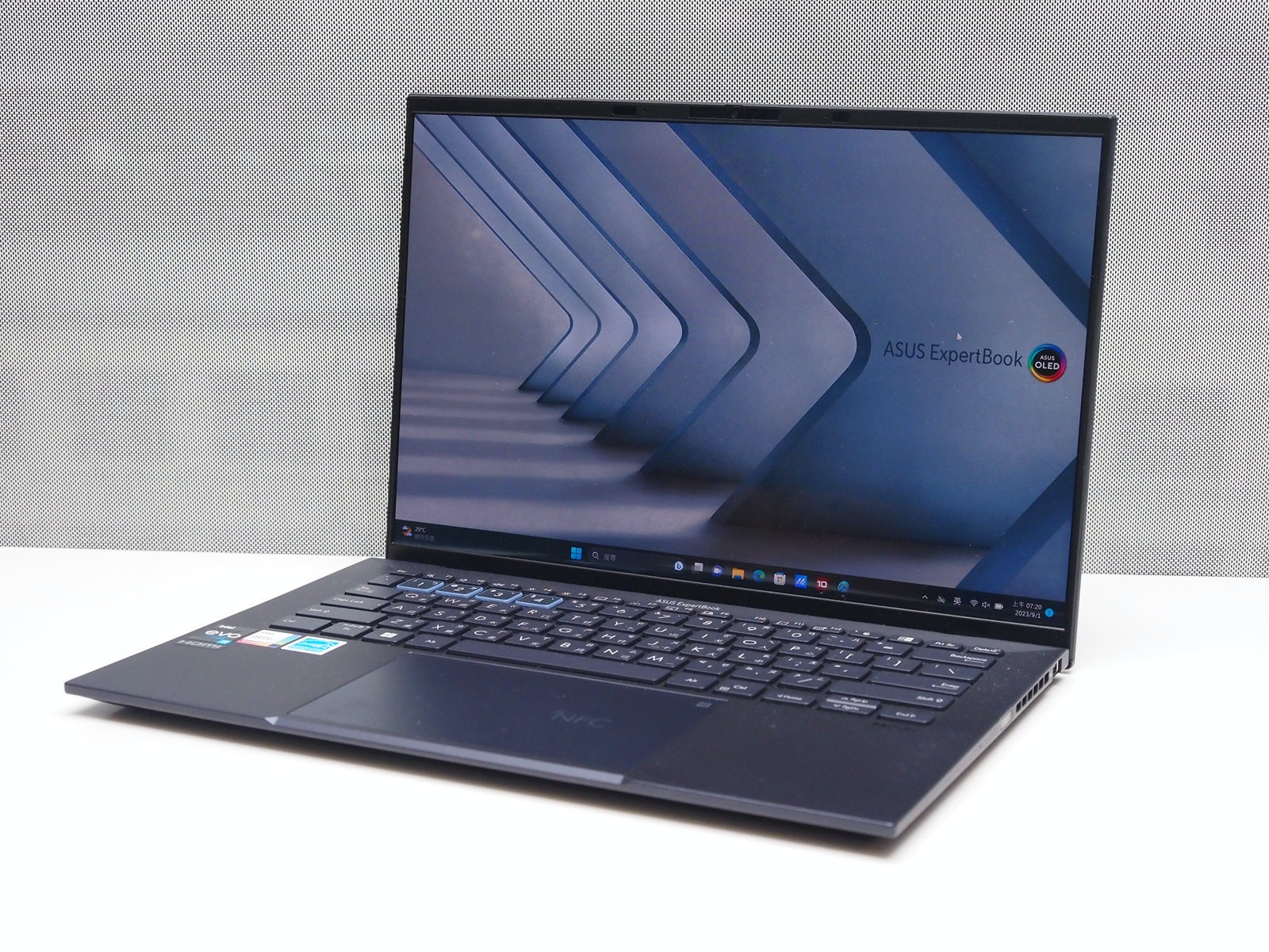 照片中提到了29″C、=、Q 按時,包含了電腦硬件、電腦硬件、個人電腦、輸出設備、電腦