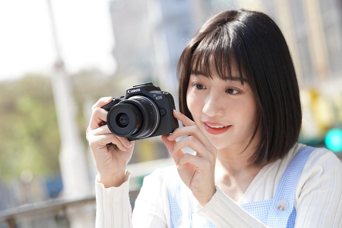 照片中提到了Canon、EOS,包含了攝影家、單反相機、鏡頭、單反相機、相機