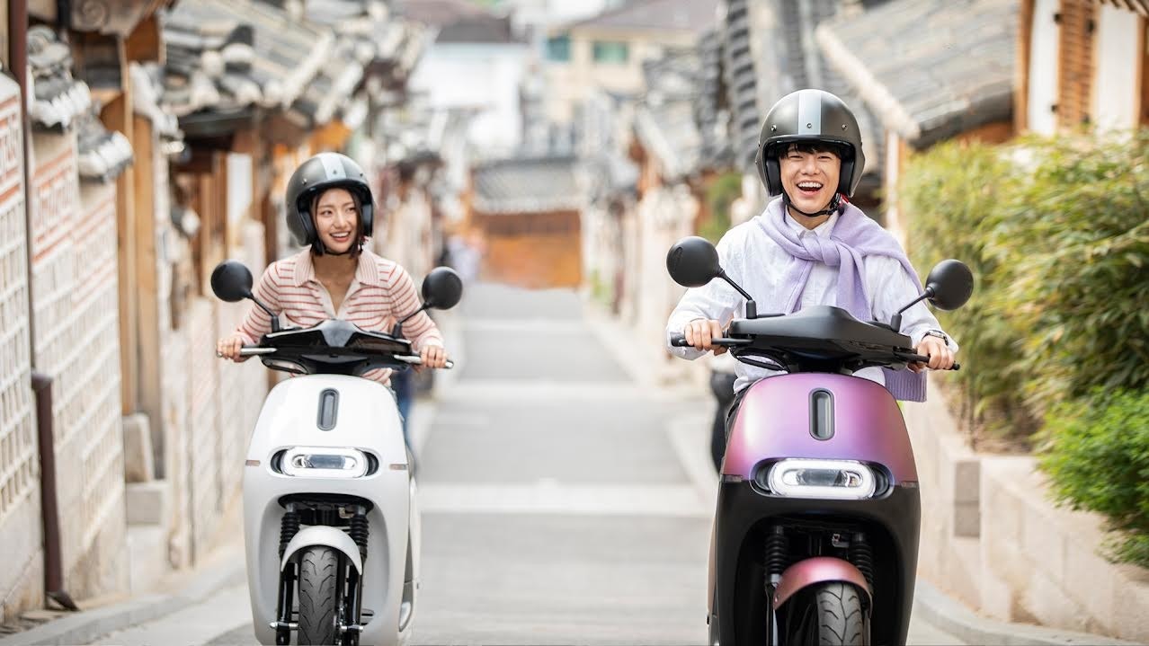 照片中提到了22、ALO、www,包含了摩托車、汽車、摩托車、街、產品