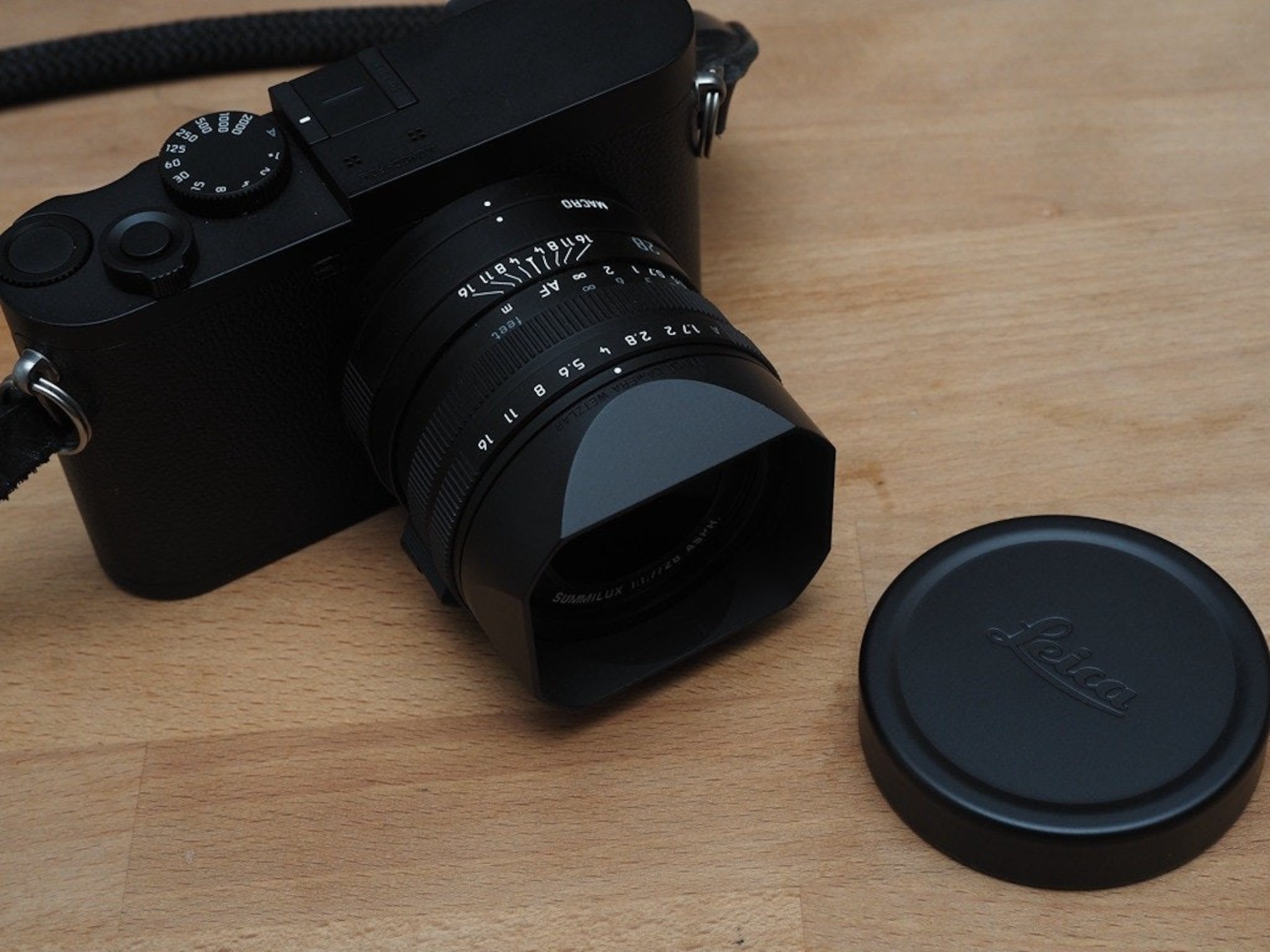 照片中提到了Leica、SUMBAULUX 111./128 ASHH.、1.7 2 2.85.6 8,跟徠卡相機有關,包含了鏡頭、鏡頭、單反相機、徠卡