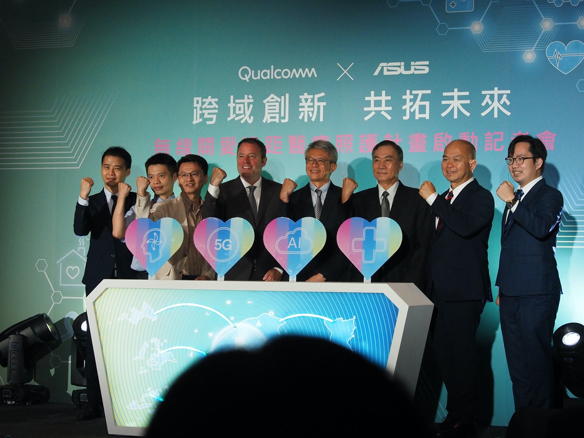 照片中提到了Qualcomm X ASUS、跨域創新 共拓未來、5G,包含了華碩、公共關係、能源、華碩、華碩
