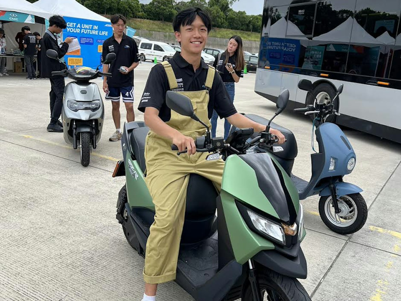 eMoving 首款 Gogoro 換電系統普通重型電動車 EZ-R 將於 8 月 15 日上市，配有 27.4 公升置物空間 - Cool3c