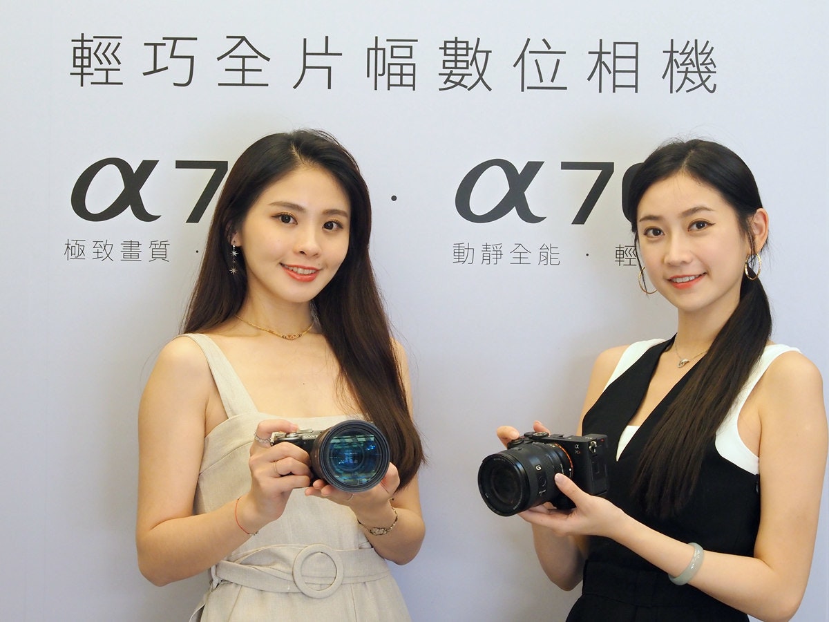 照片中提到了輕巧全片幅數位相機、075 X71、動靜全能 · 輕，包含了下一個5、索尼NEX-5、產品、美女、索尼阿爾法NEX