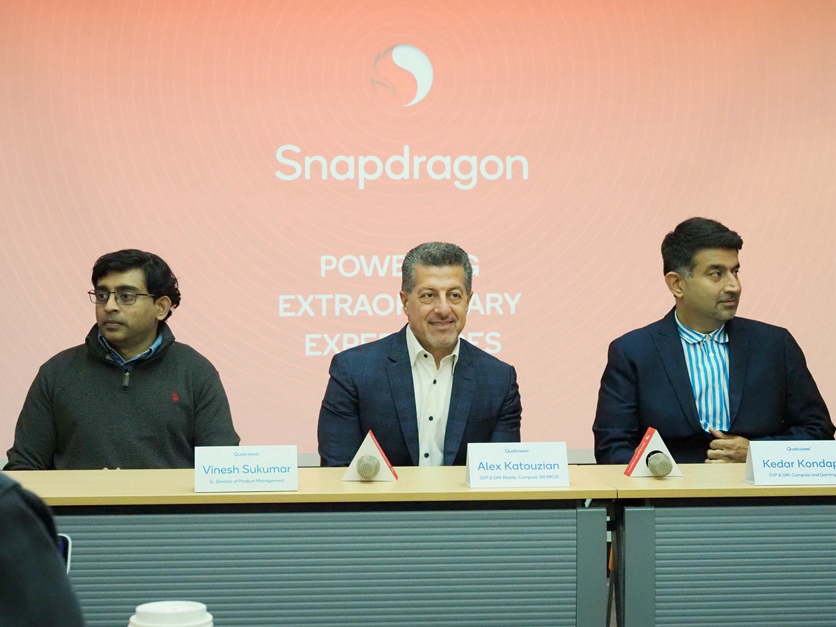 照片中提到了S、Snapdragon、POWE,跟高通公司有關,包含了新聞發布會、學術會議、言語、管理、人的