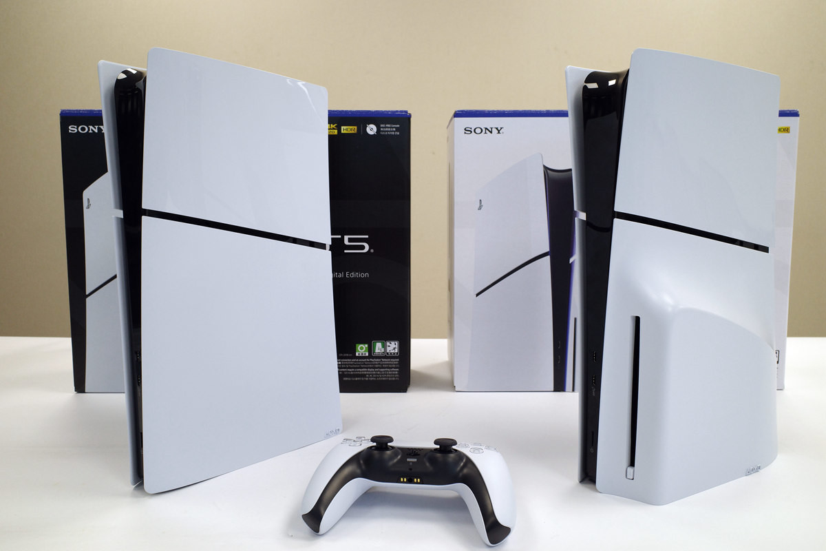 PlayStation 5新外型主機與新式配件外觀開箱，上下表面質感不同、採用