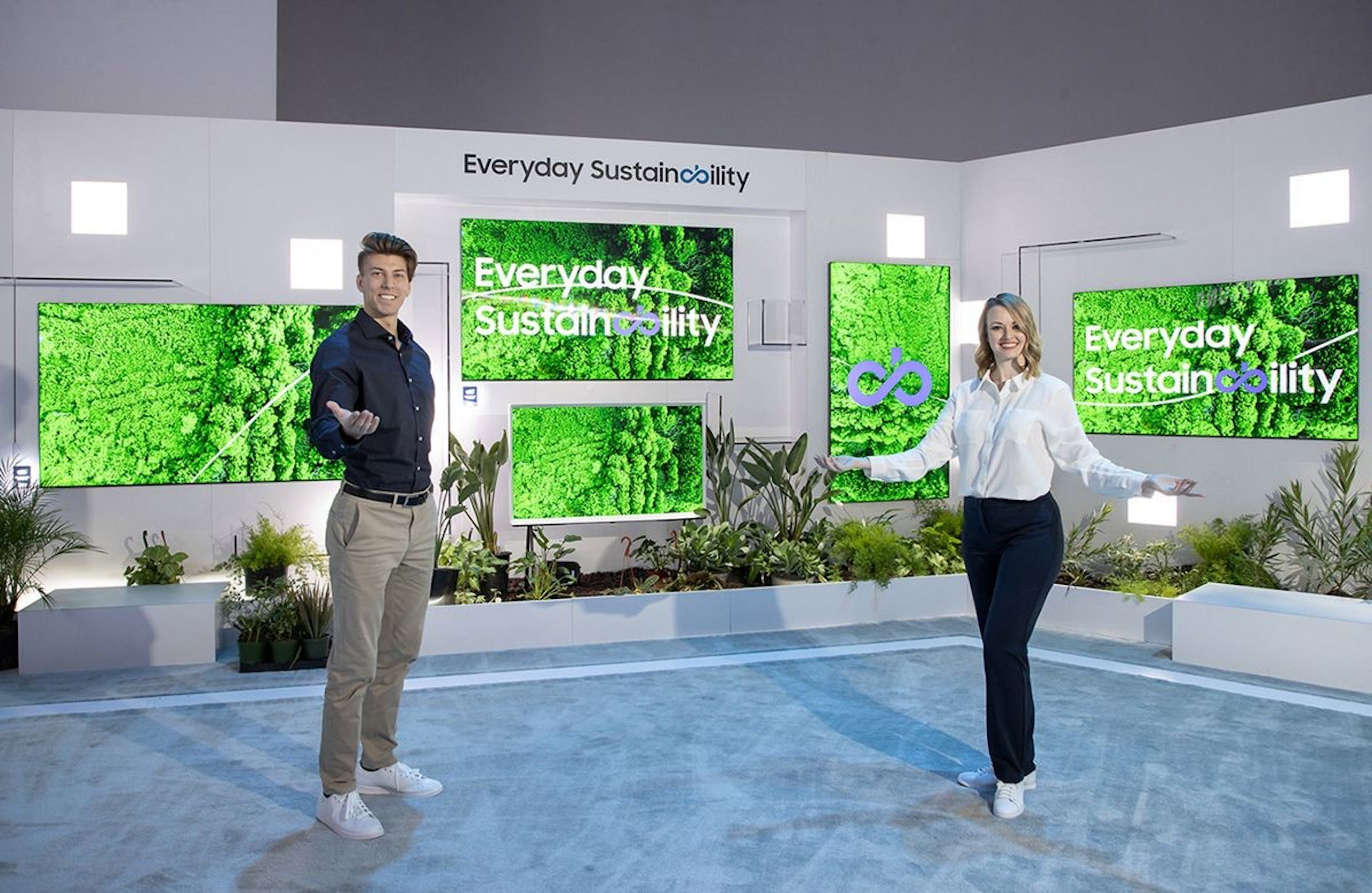 照片中提到了Everyday Sustainability、Everyday、Sustain ility,，包含了三星電子、2023國際消費電子展、三星電子、比克斯比、三星諾克斯