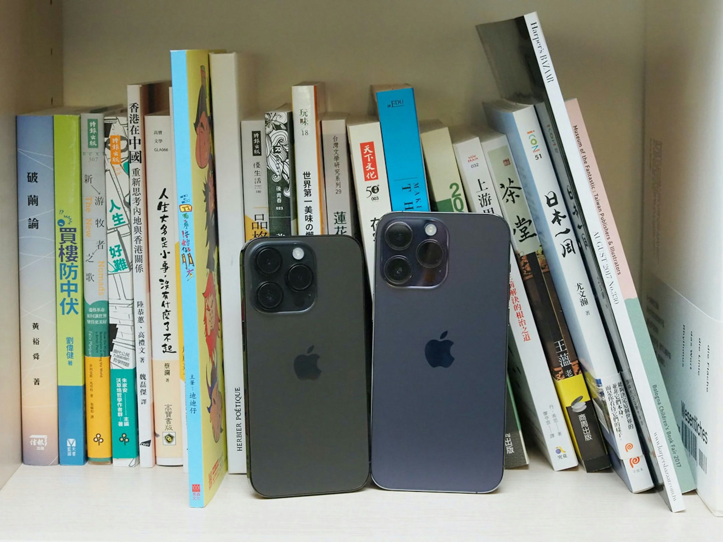 照片中提到了破繭論、黃裕舜、苦，包含了小工具、iPhone 14 專業版、iPhone 11、小工具、蘋果