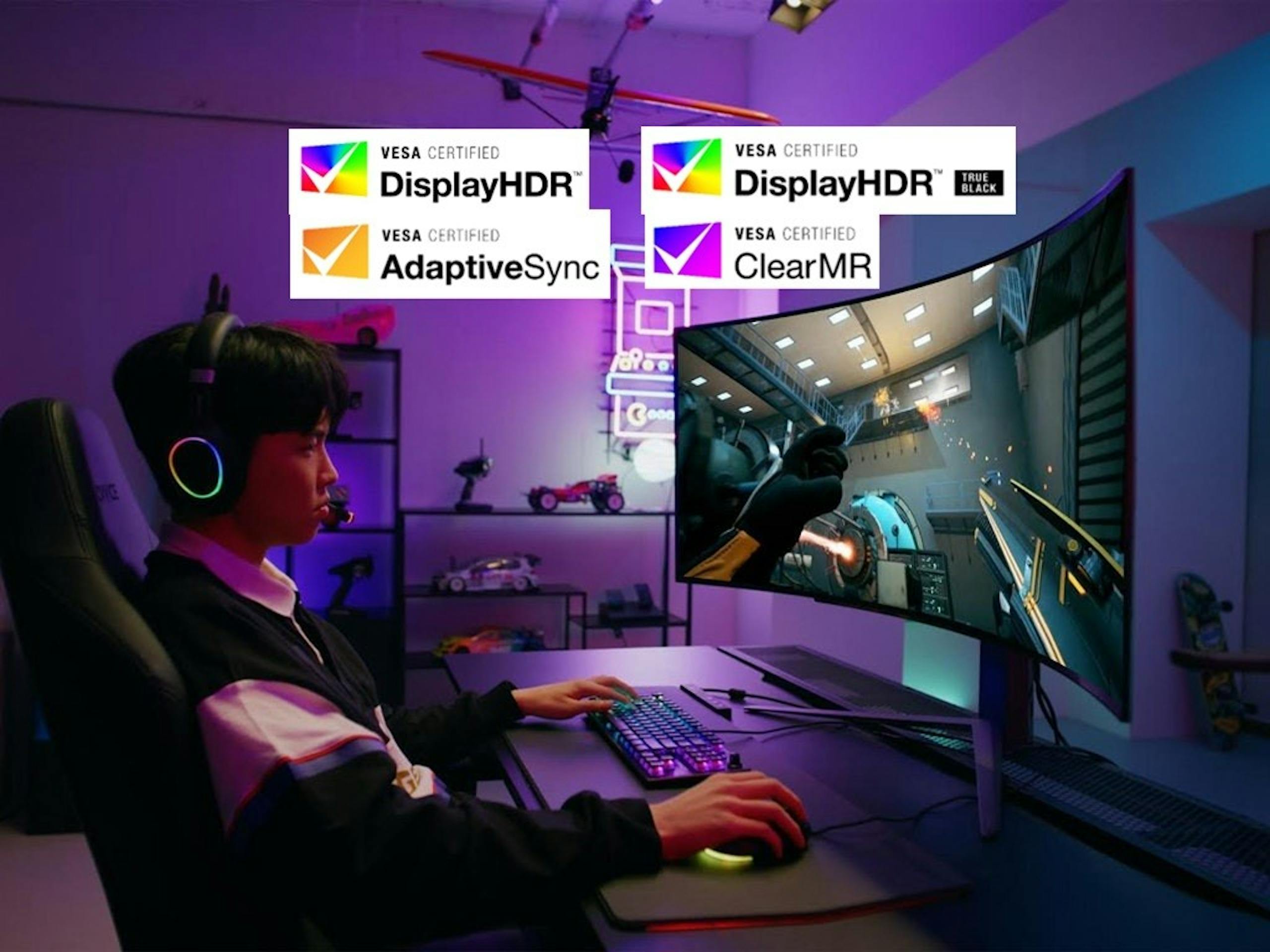 照片中提到了1、VESA CERTIFIED、DisplayHDR™,跟雷克索納、暢銷有關,包含了45吋遊戲顯示器、海盜船 XENEON FLEX 45WQHD240、LG 27 吋 UltraGear OLED 遊戲顯示器、遊戲電腦顯示器、240赫茲