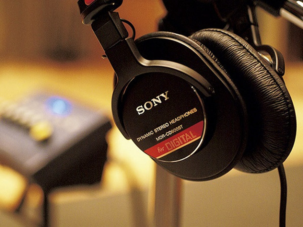 出現在The First Take的Sony MDR-CD900ST是怎麼樣的一款耳機
