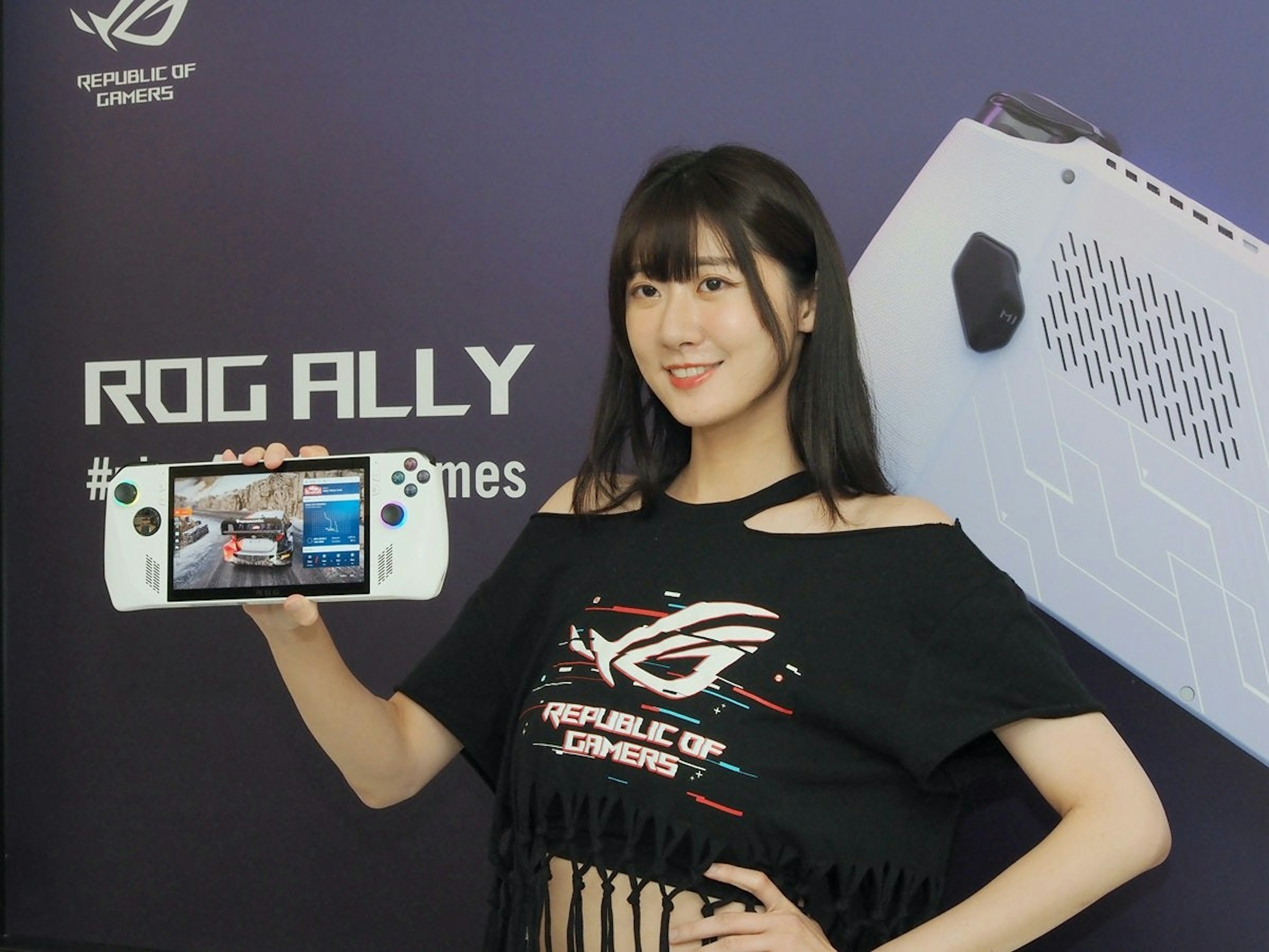 照片中提到了REPUBLIC OF、GAMERS、ROG ALLY，跟ROG電話有關，包含了野蠻盟友、顯示卡、玩家共和國、掌上游戲機、華碩