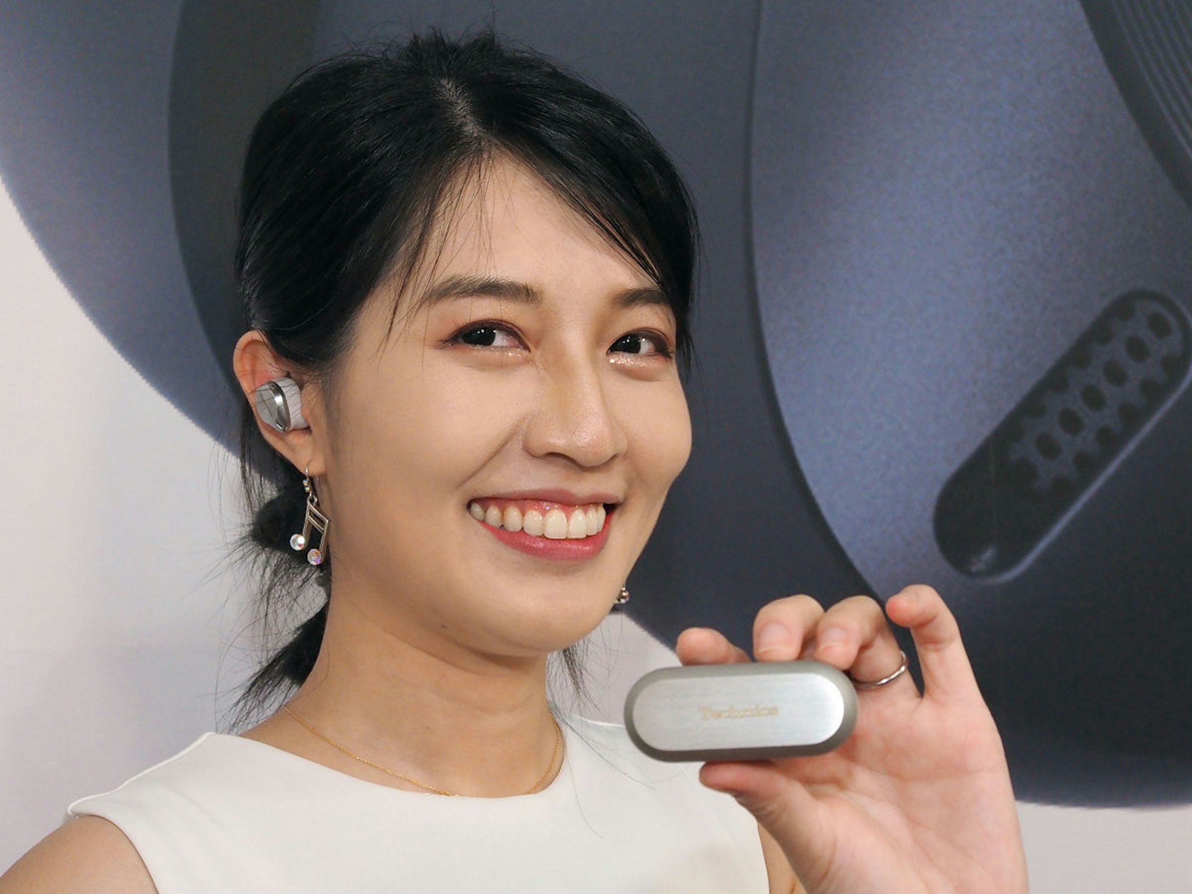 照片中包含了美女、前額、皮膚、頭髮、美女
