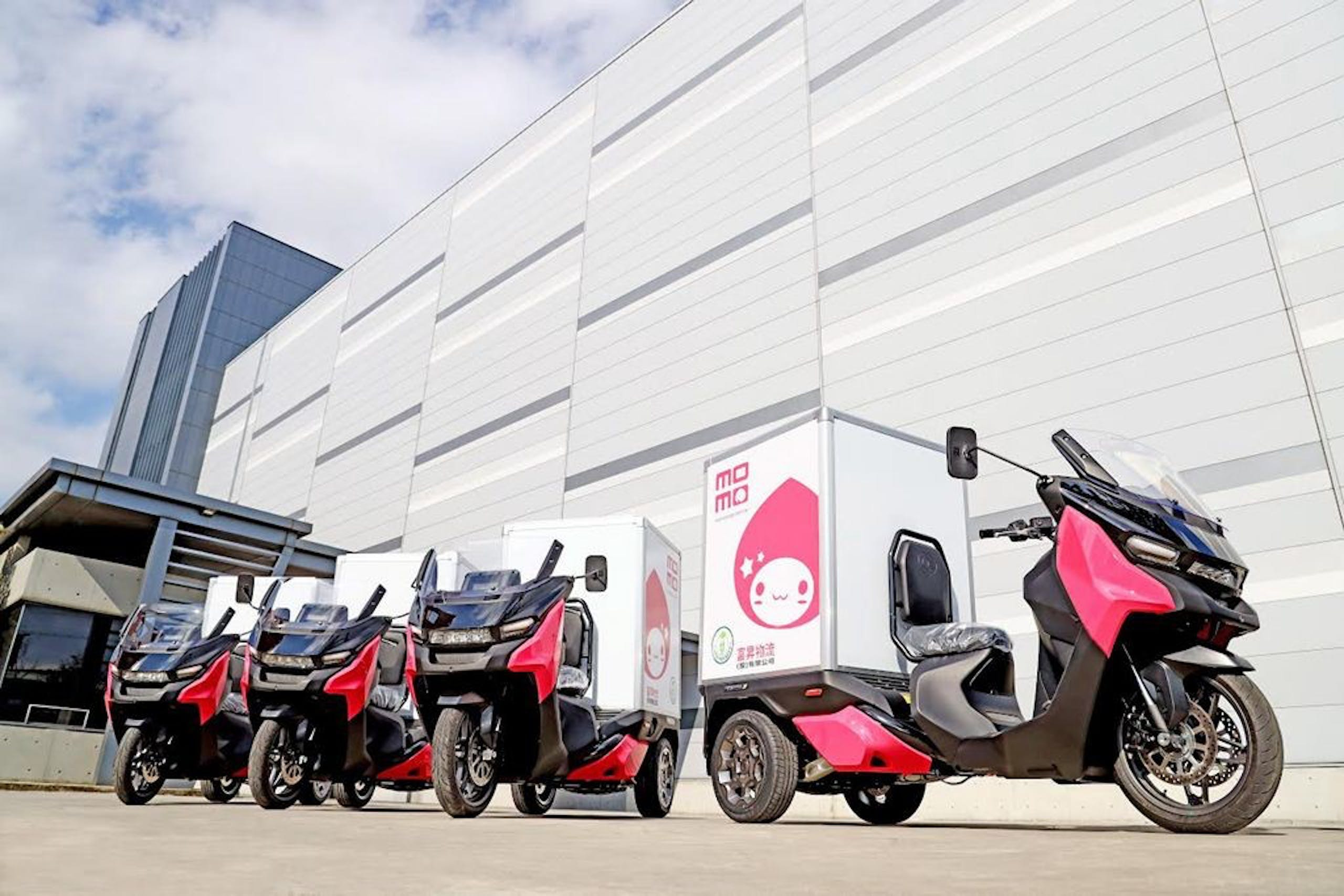 照片中提到了MB、0₂、T,包含了汽車、汽車、摩托車、運輸、摩托車配件