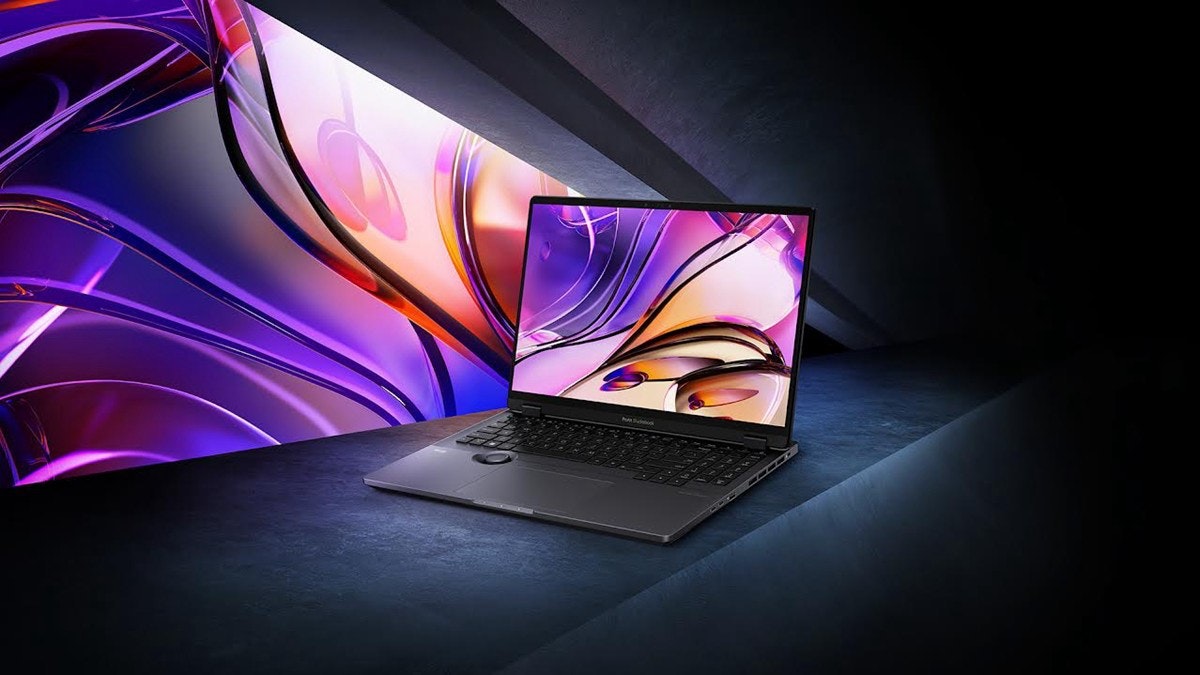 照片中包含了華碩 ProArt StudioBook 16 H5600 H5600QM-XB96 16" 筆記本、華碩 ProArt StudioBook 16 H5600 H5600QM-XB96 16" 筆記本、華碩 ProArt StudioBook、華碩、16吋