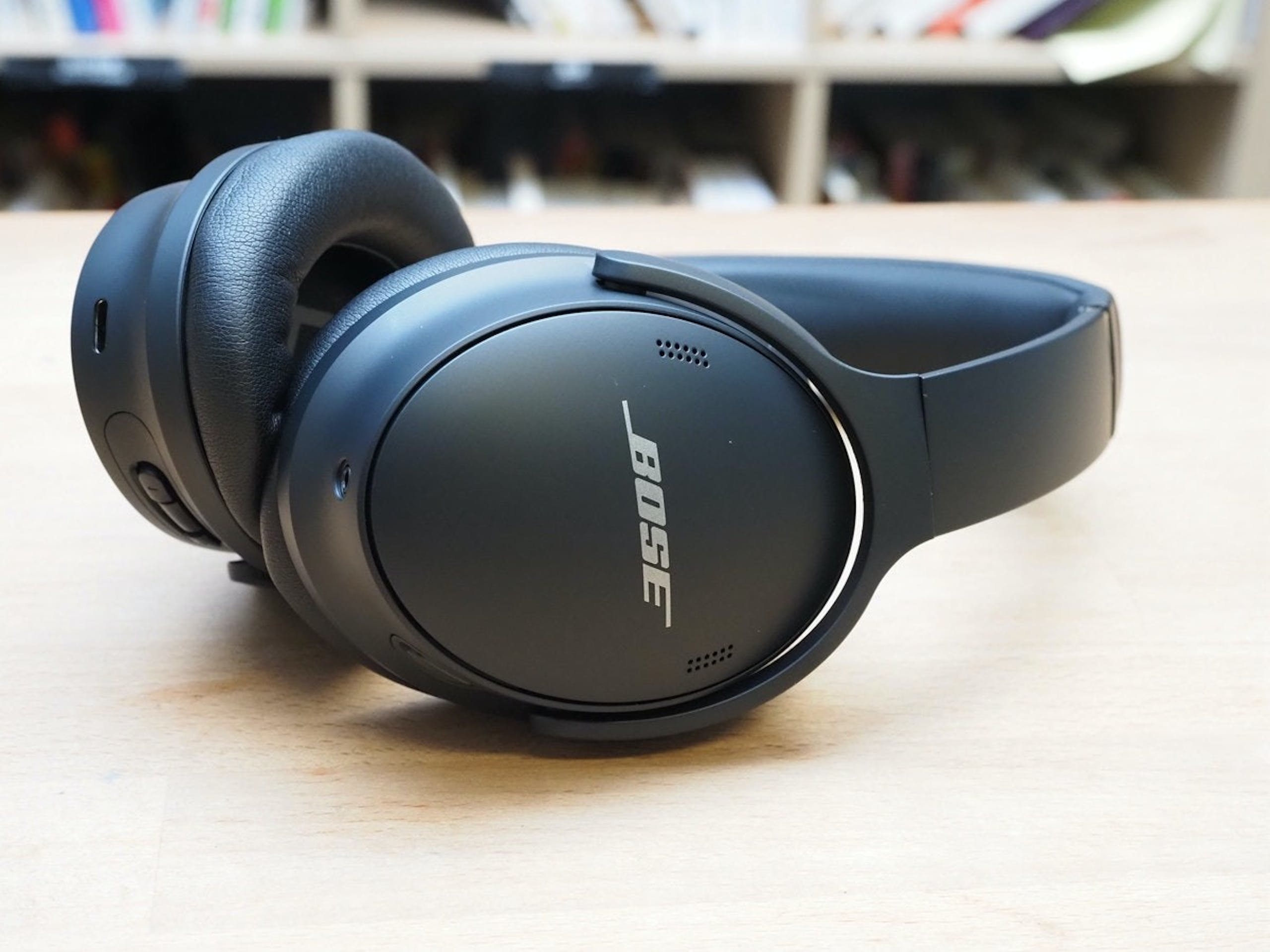 照片中提到了BOSE，包含了玻色、Bose QuietComfort 45 無線降噪耳機、Bose QuietComfort 35、百色安靜舒適 45、玻色