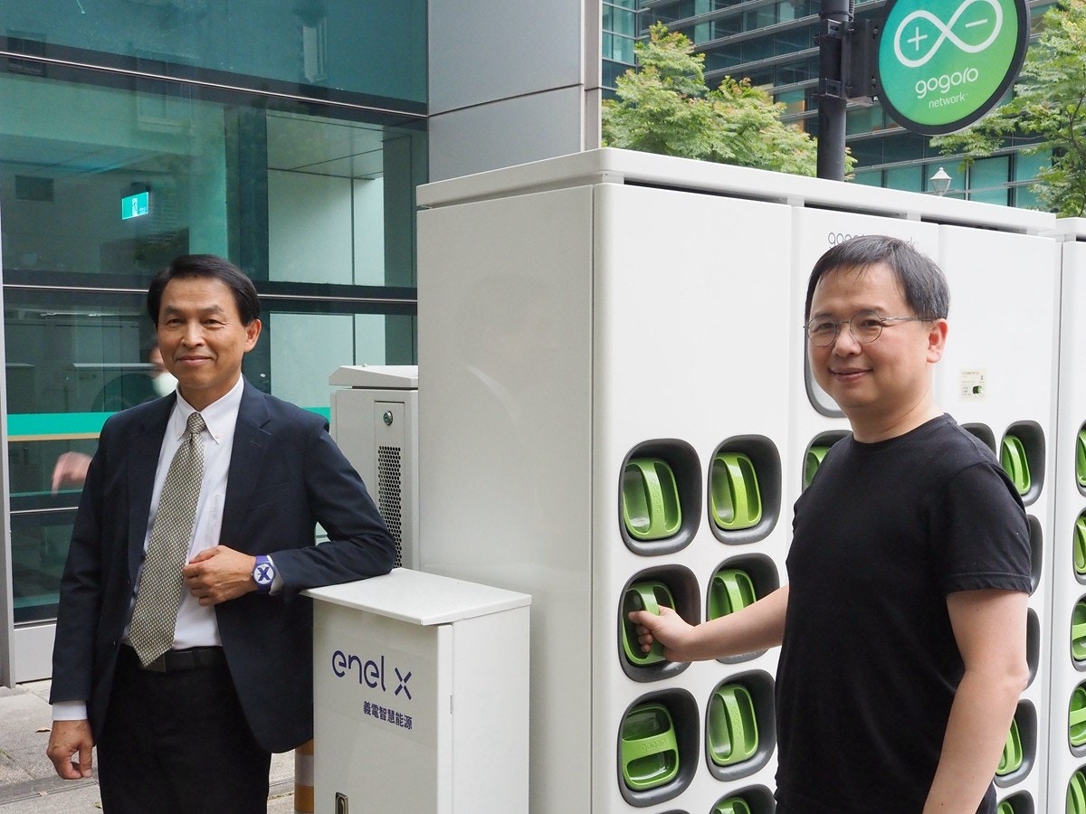 照片中提到了enel X、10、90,包含了通訊、通訊、電子產品、電子機器