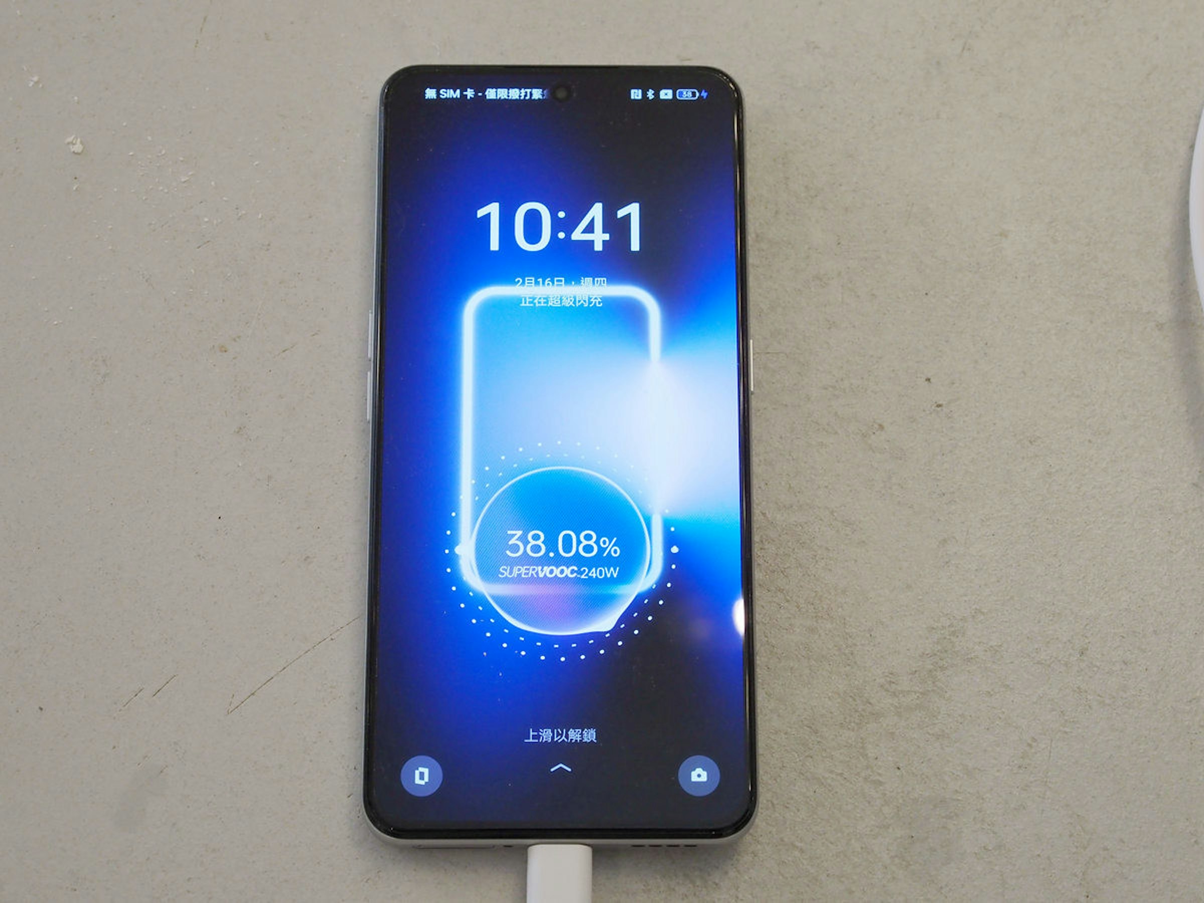 照片中提到了無 SIM 卡 - 僅限撥打緊、10:41、2月16日,週四，包含了功能手機、功能手機、電話、蜂窩網絡、手機