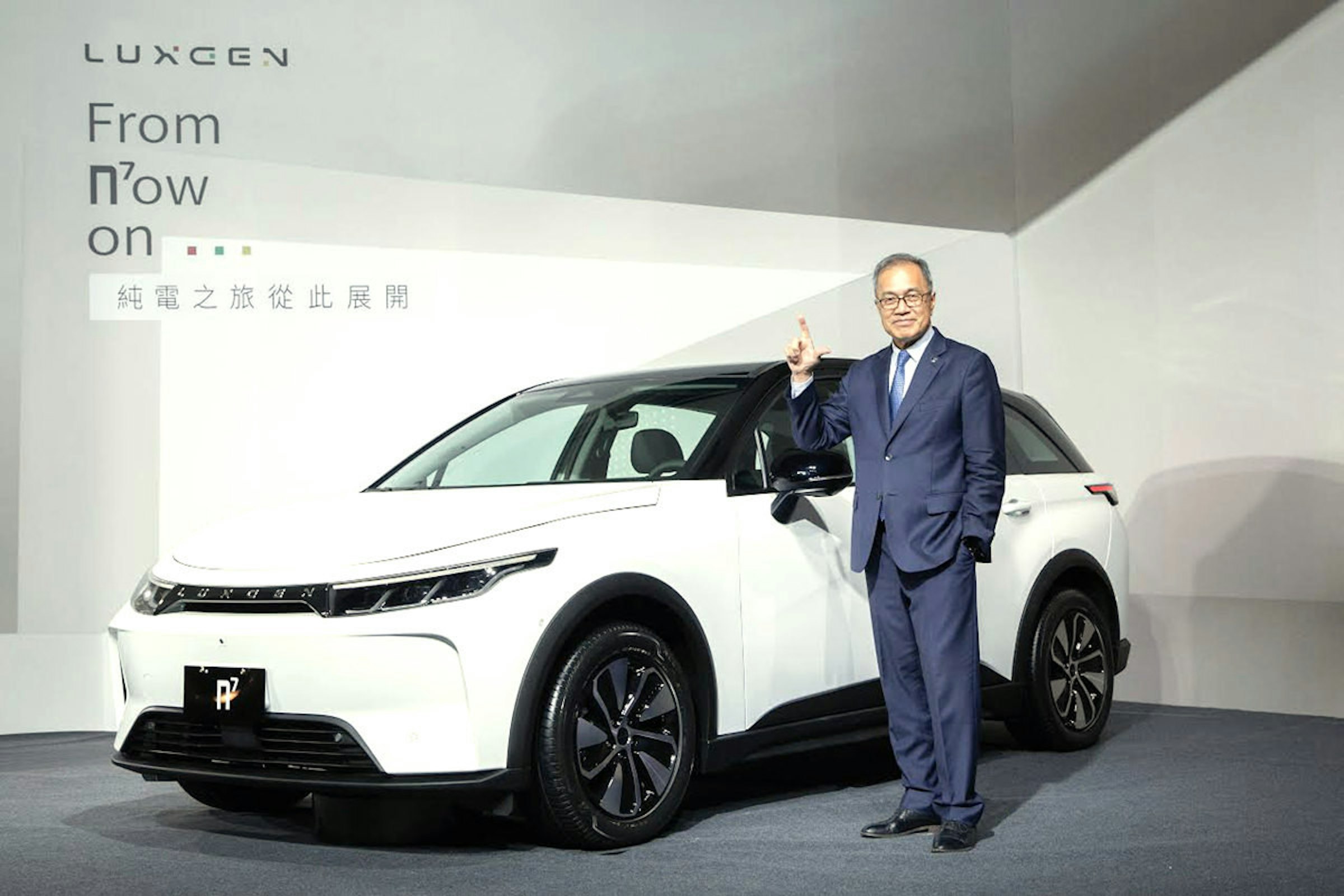 照片中提到了LUXGEN、From、П'ow，包含了中型車、中型車、汽車、摩托車、越野車