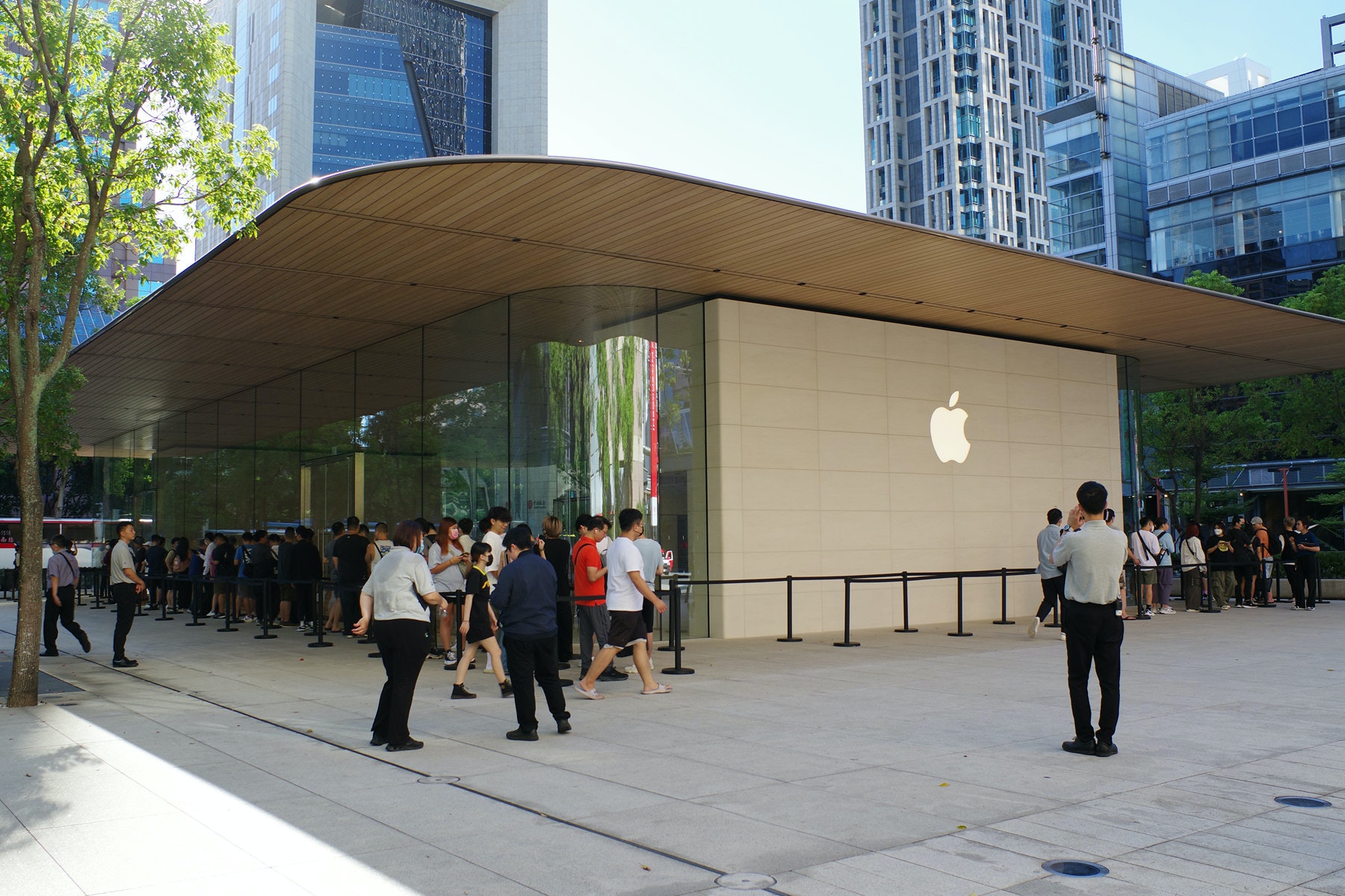 照片中包含了建築、M廣場、建築、街、都市區