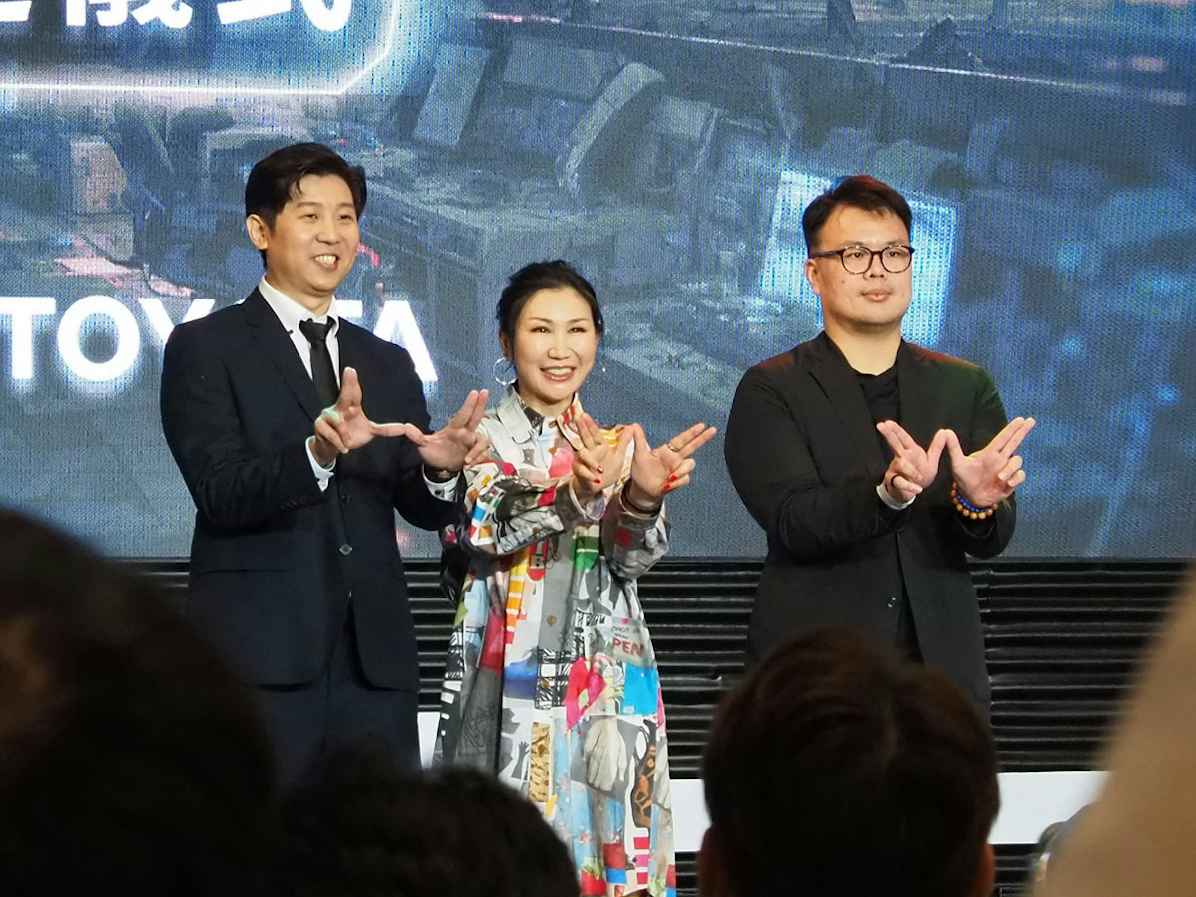 照片中提到了ΤΟΥ，包含了事件、公共關係、產品、事件、上市
