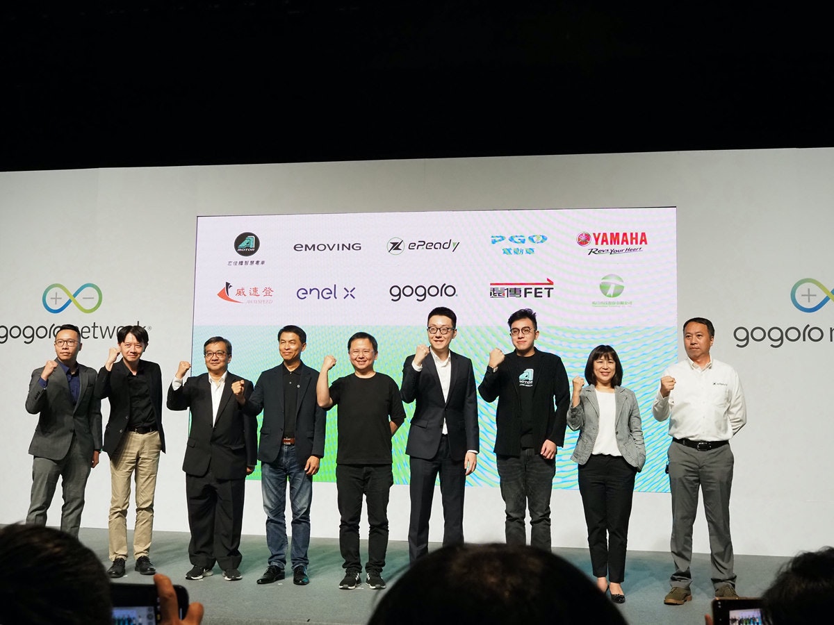 照片中提到了83、gogoretw、CORNER,跟Dfinity有關,包含了介紹、公共關係、通訊、介紹、產品