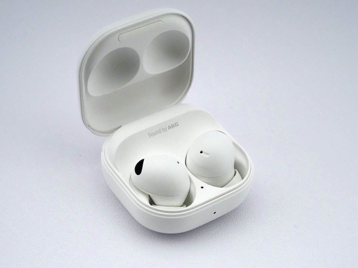 照片中提到了Sound by AKG,包含了三星 Galaxy Buds2 Pro、三星、AKG聲學有限公司、產品設計、產品
