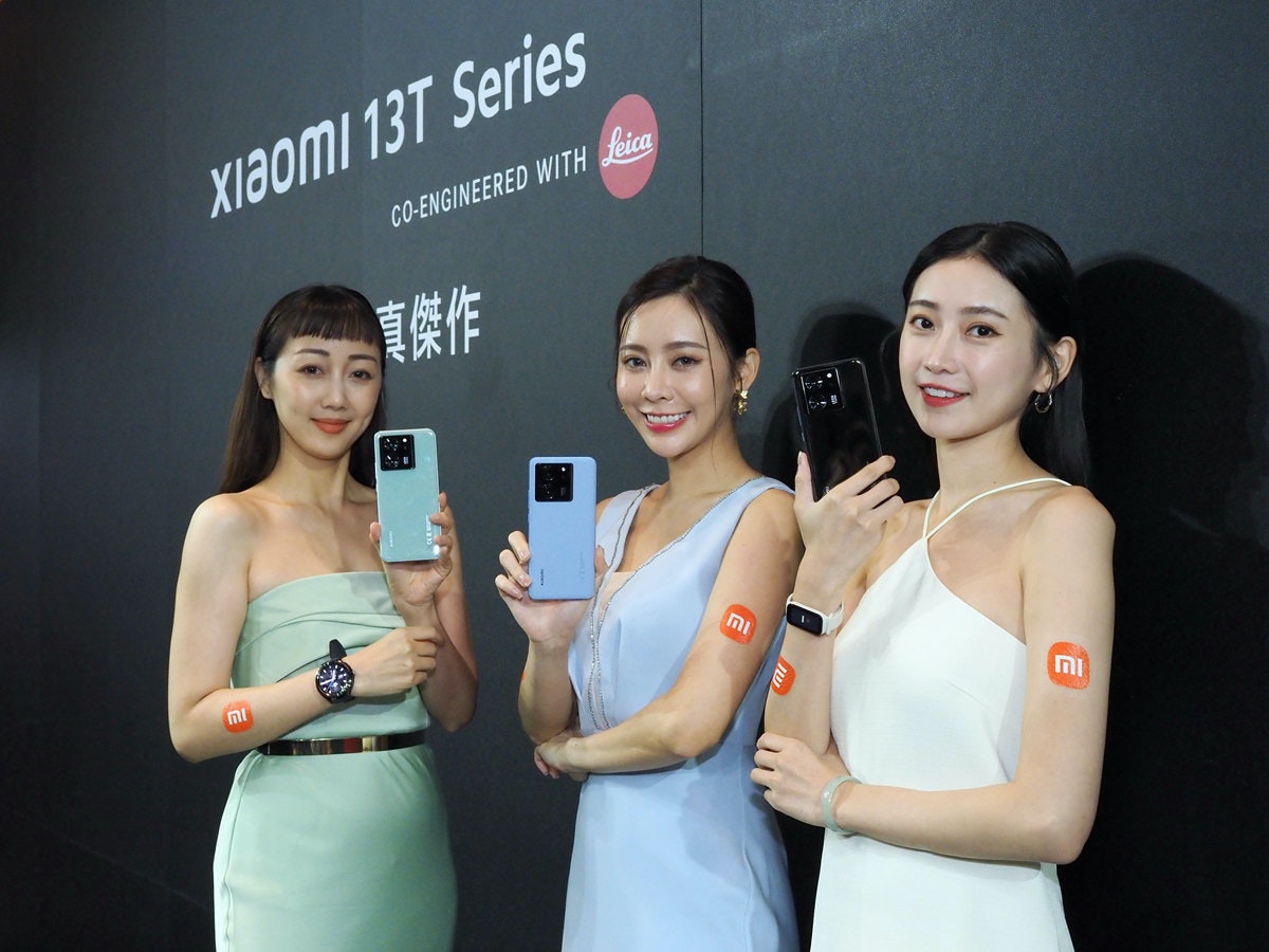 照片中提到了Xiaomi 13T Series、CO-ENGINEERED WITH Leica、ni，包含了沃爾瑪低價、汽車、產品、沃爾瑪、皮膚