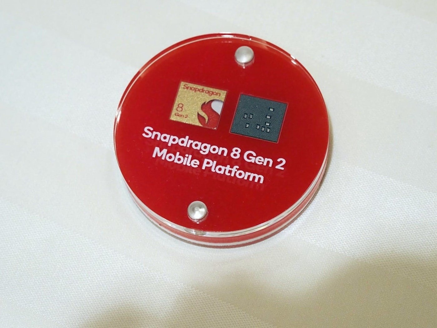 照片中提到了Snapdragon、8、Gen 2,包含了硬件、三星 Galaxy S23、高通公司、金魚草、三星