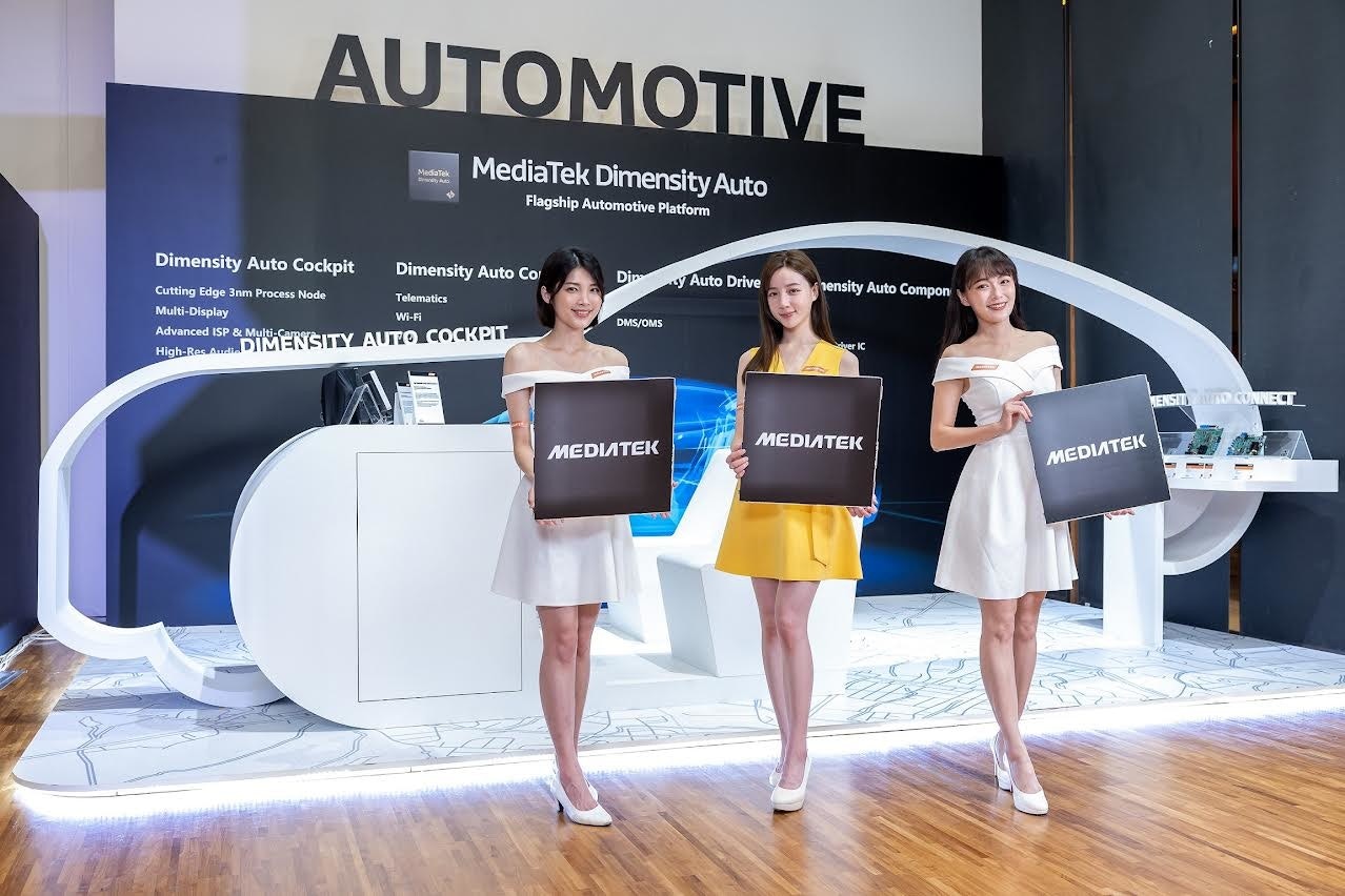 照片中提到了AUTOMOTIVE、MediaTek Dimensity Auto、Flagship Automotive Platform,包含了產品設計、設計、產品、儀表