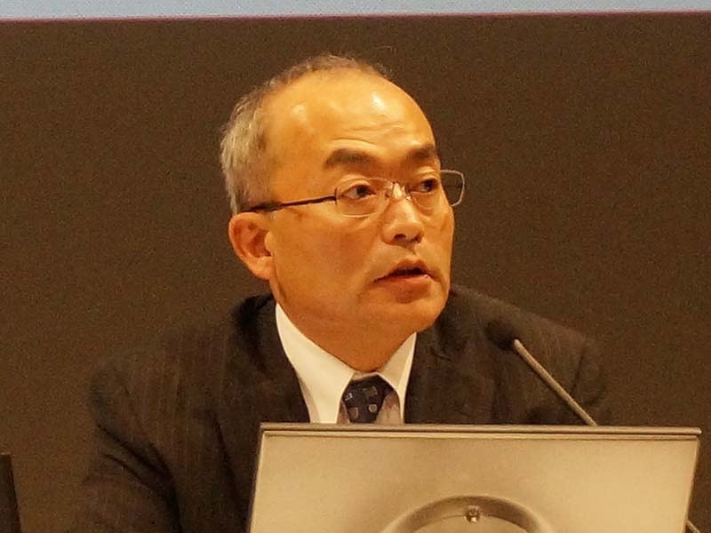 照片中包含了公開演講、鈴木國正、索尼手機、總統、常務董事