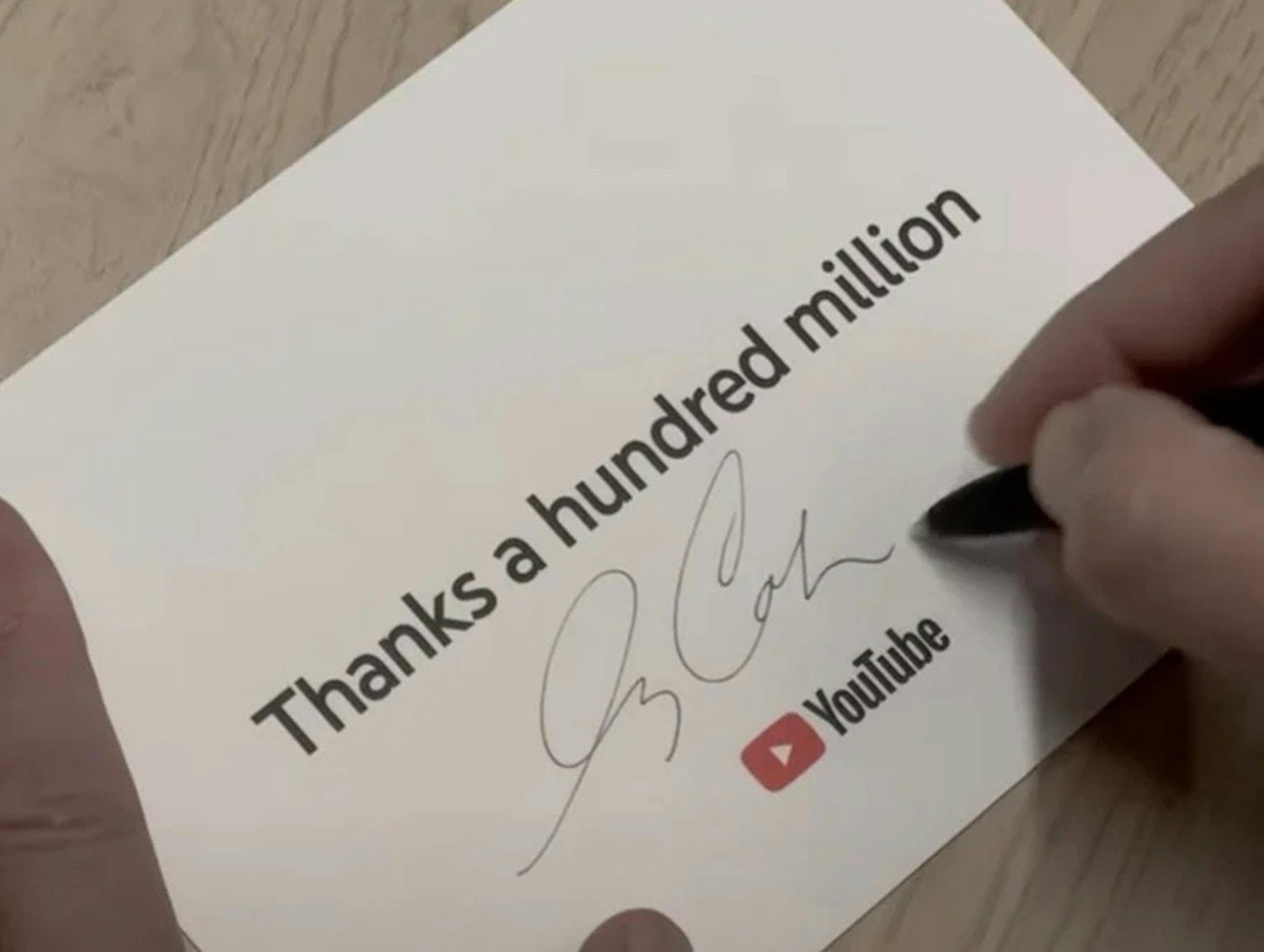 照片中提到了Thanks a hundred million、►YouTube，包含了文獻、的YouTube、YouTube音樂、YouTube Premium、盧卡·德·特納週期實驗室