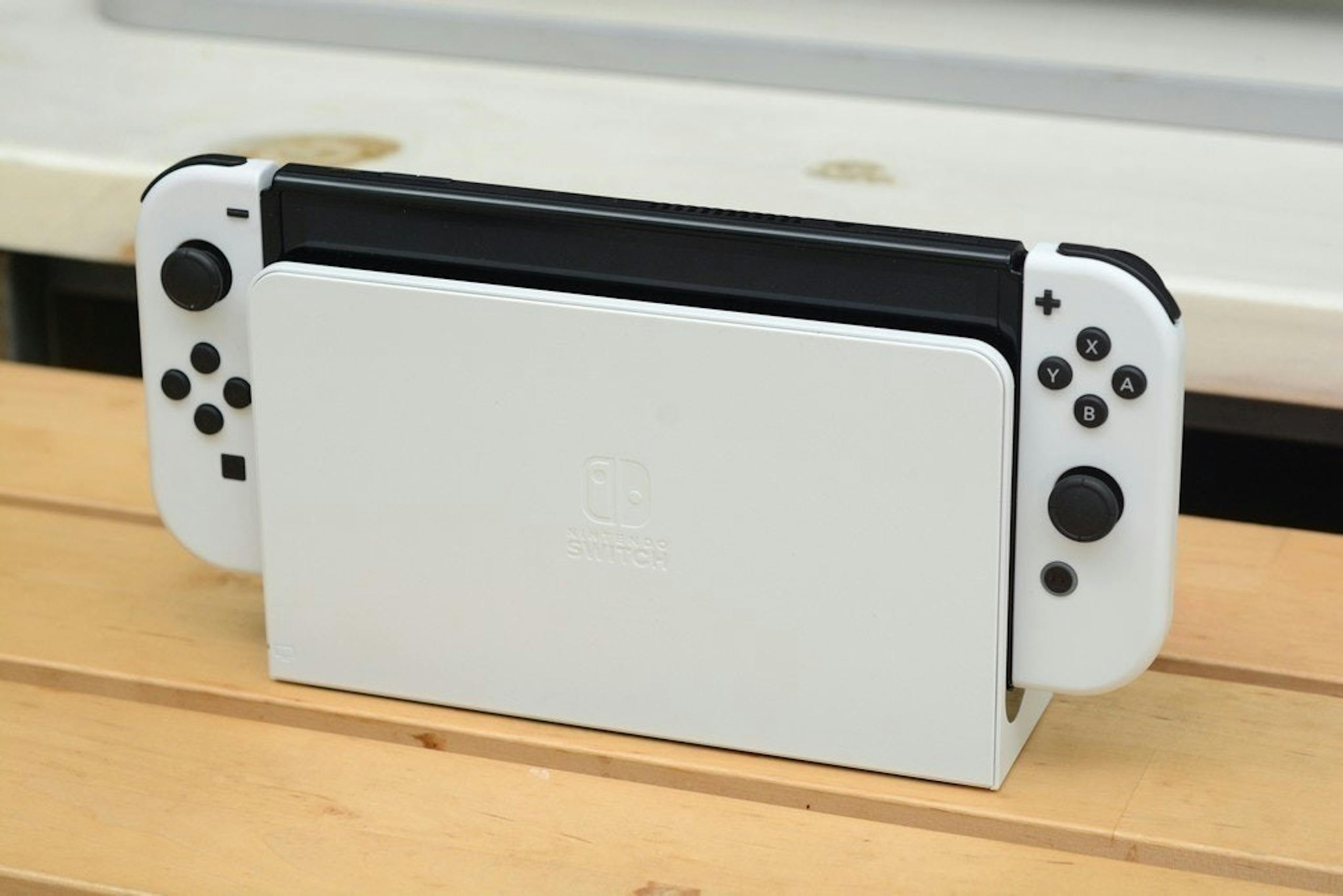 照片中提到了je，跟任天堂有關，包含了任天堂 Switch 魏斯、任天堂開關 OLED、電子遊戲機、動物穿越：新視野