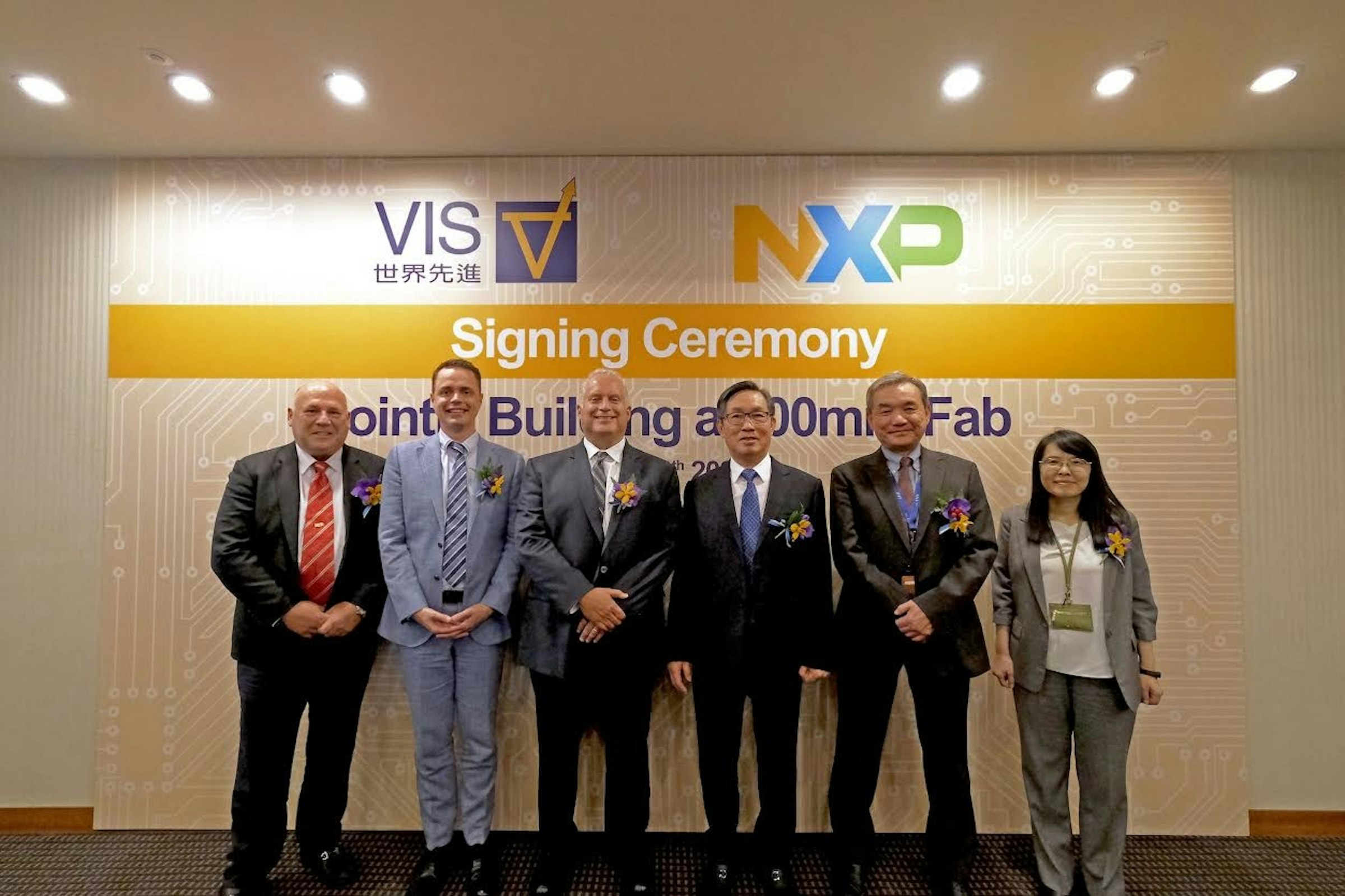 照片中提到了VIS V NXP、世界先進、Signing Ceremony，跟恩智浦半導體有關，包含了事件、管理、事件、電視