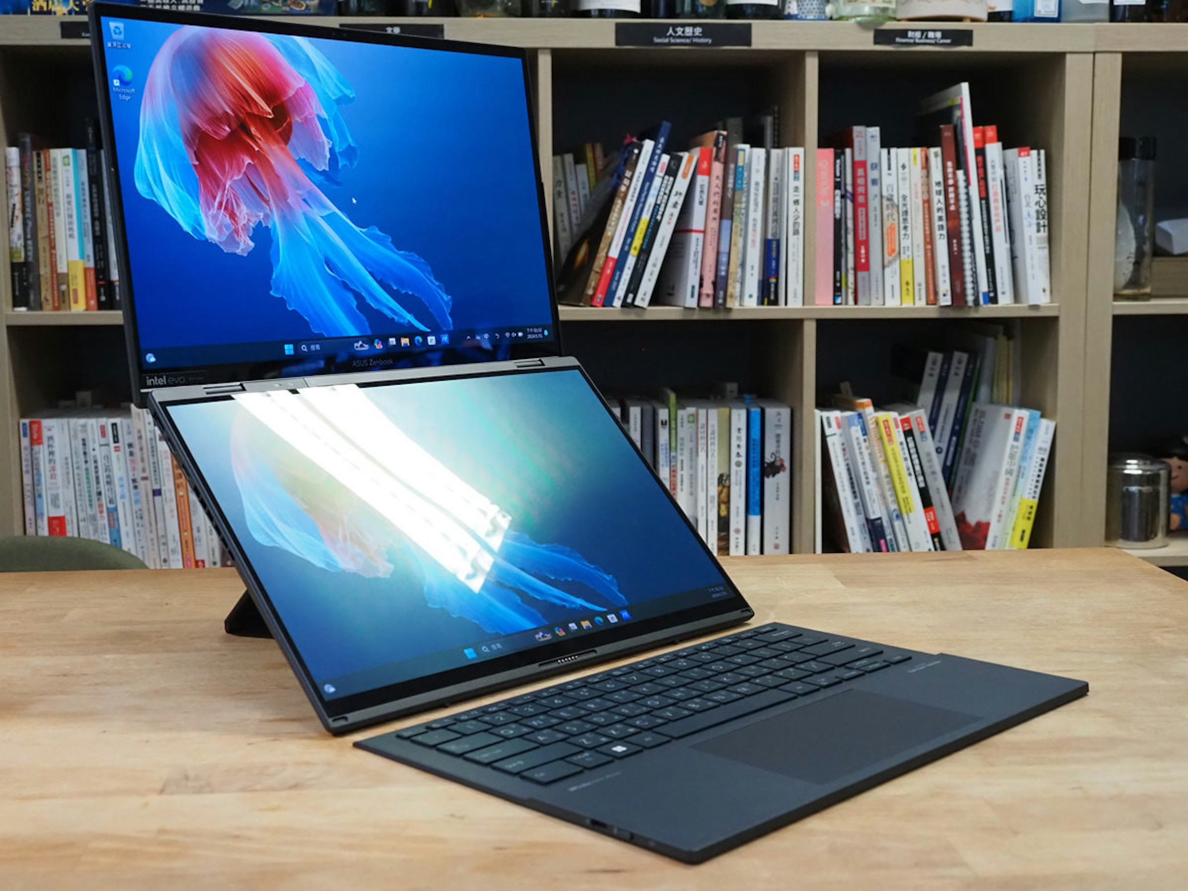 照片中提到了WYZEN、intelevo、ASUS Zenbook，包含了電腦硬件、個人電腦、電腦硬件、電腦顯示器、上網本