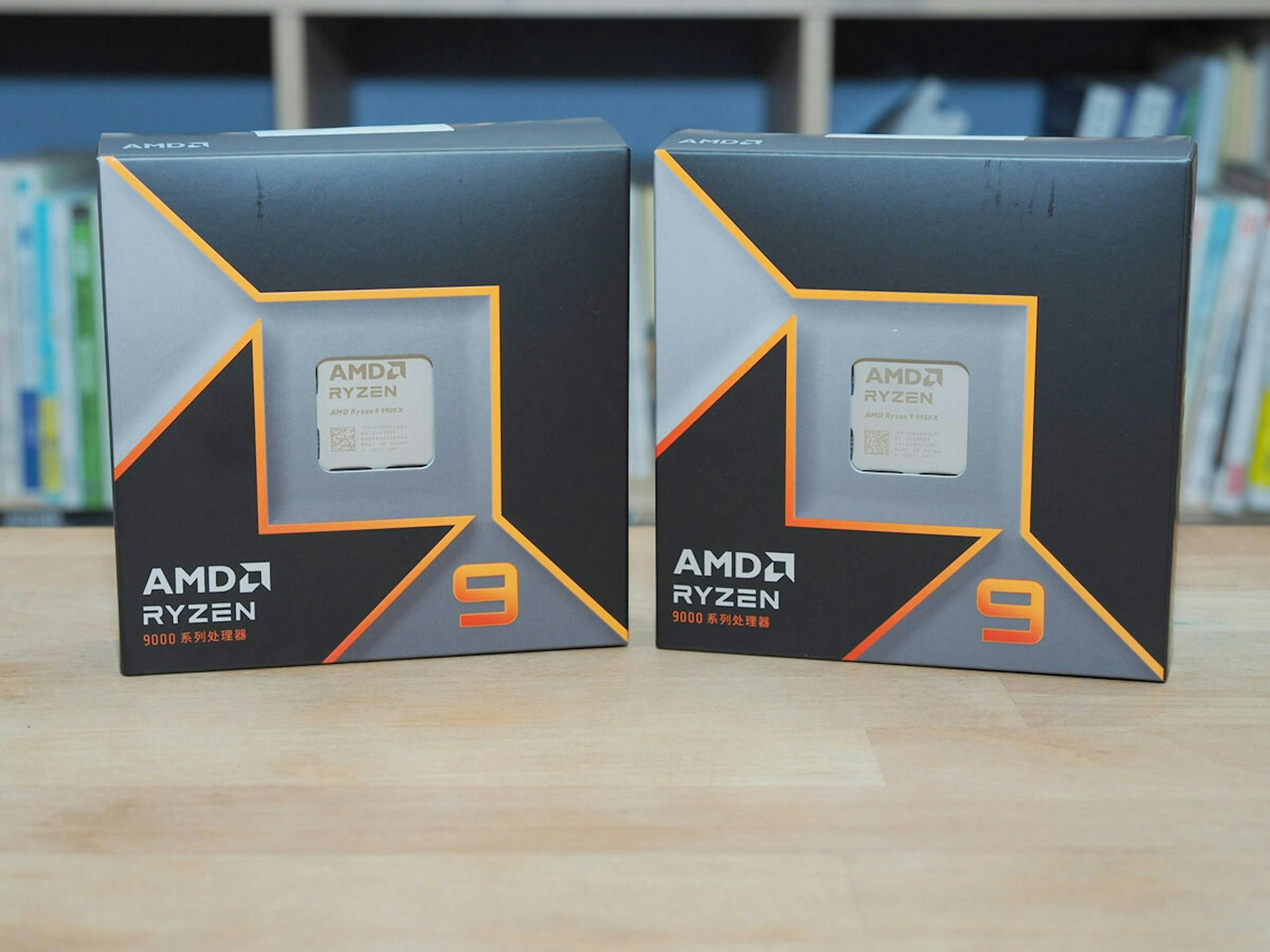 照片中提到了AMDA、AMDA、RYZEN，跟Advanced Micro Devices公司、Advanced Micro Devices公司有關，包含了框、AMD Ryzen 9 9900X Ryzen 9 9000 系列 Granite Ridge 12 核 4.4 GHz、AMD 銳龍 9 9950X 16 核、AMD公司、中央處理器