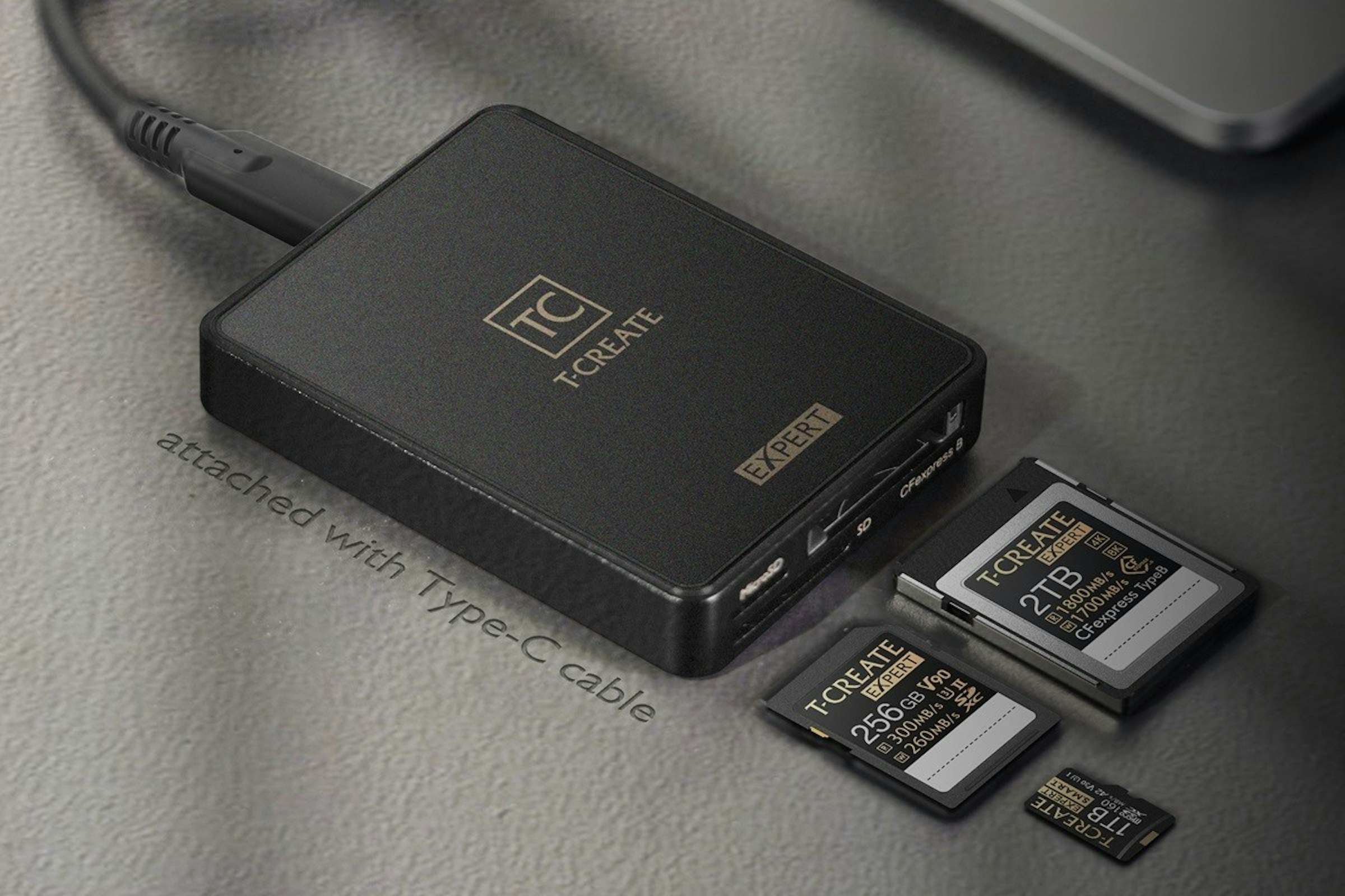 照片中提到了attached with Type-C cable、TC、T-CREATE，包含了電子產品、存儲卡、讀卡器、CFexpress、團隊組