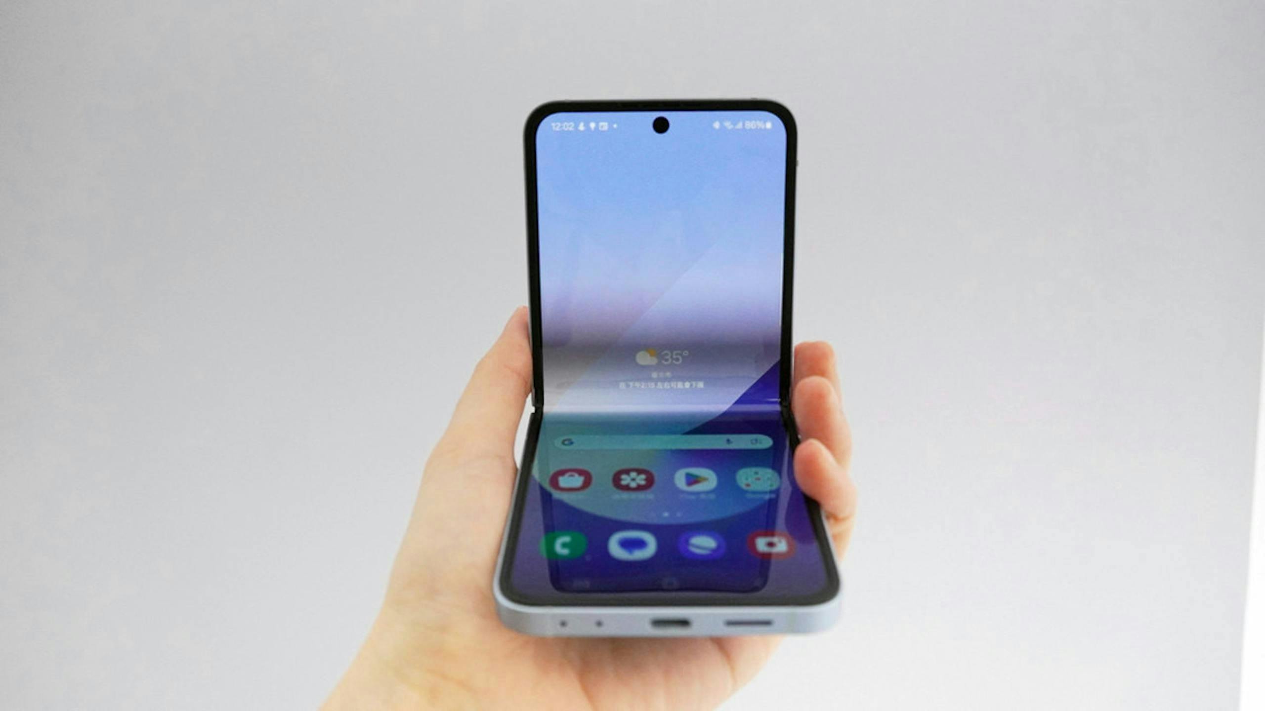 照片中提到了12:02 &、**80% #、35°，包含了手機、三星 Galaxy Z Fold6、銀河解包、三星、手機