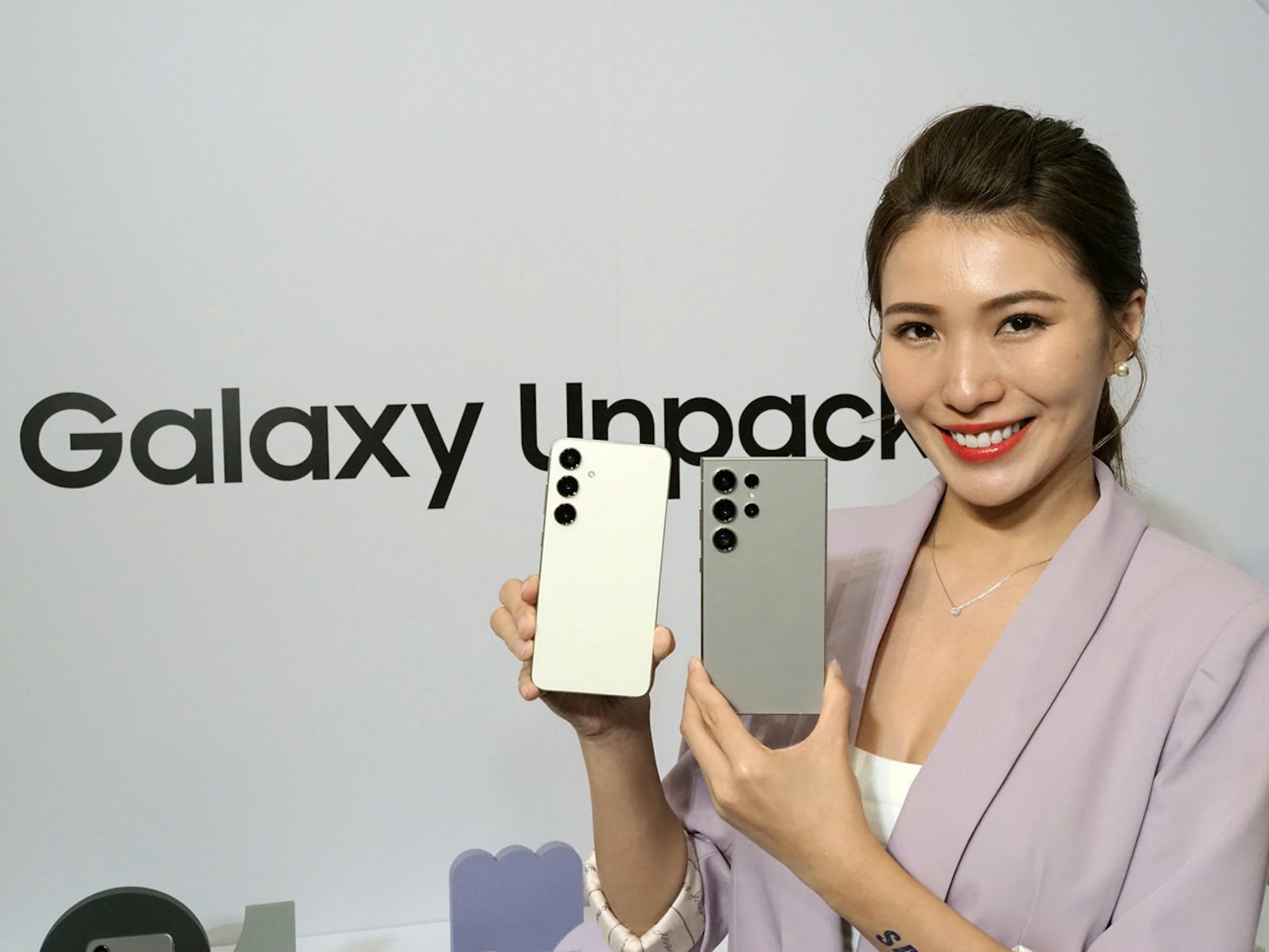 照片中提到了Galaxy Unpack，跟三星集團有關，包含了三星Galaxy S6、三星Galaxy S6、三星電子、皮膚、美女