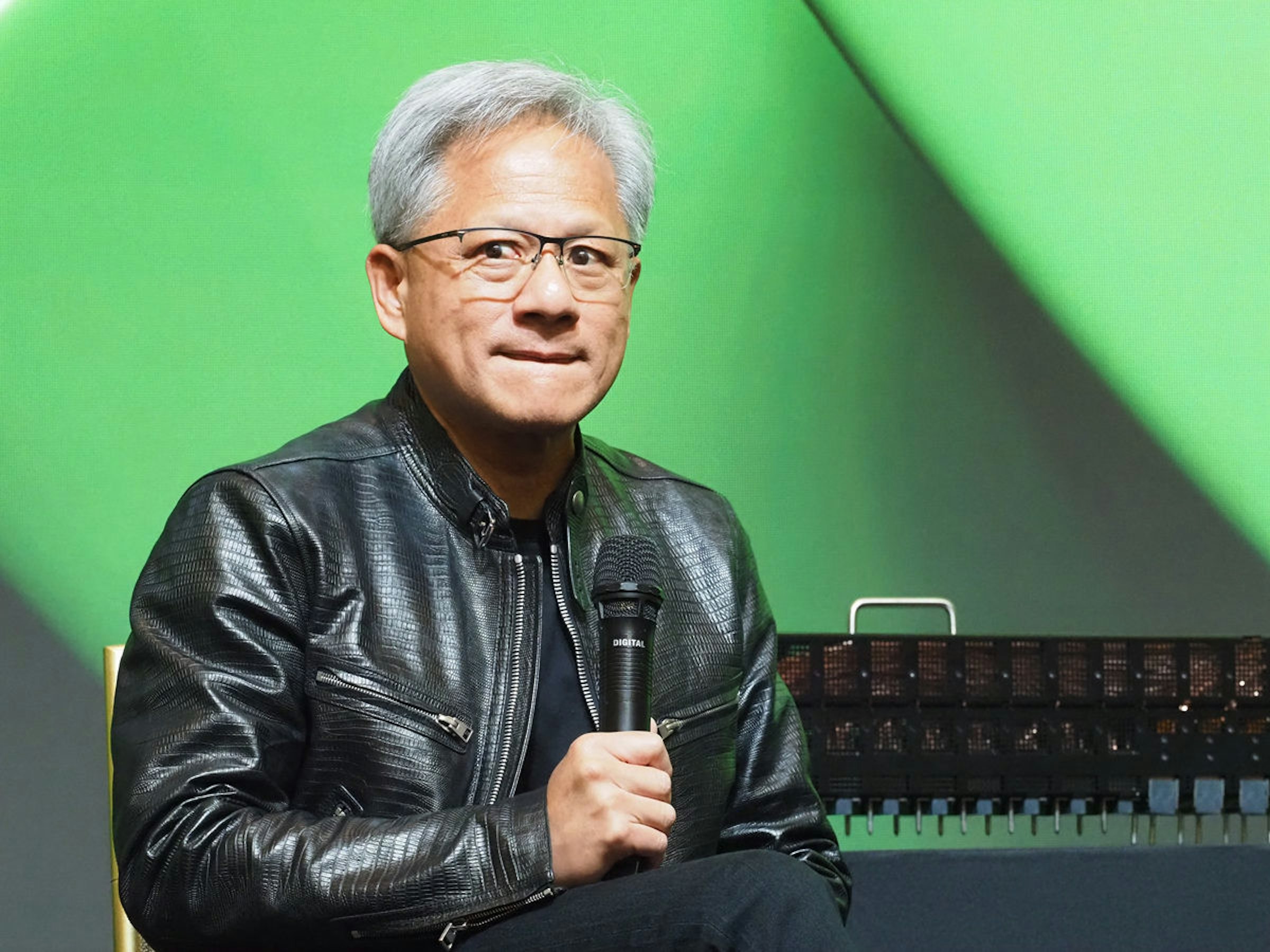 照片中提到了DIGITAL，包含了公開演講、言語、公開演講、聽眾