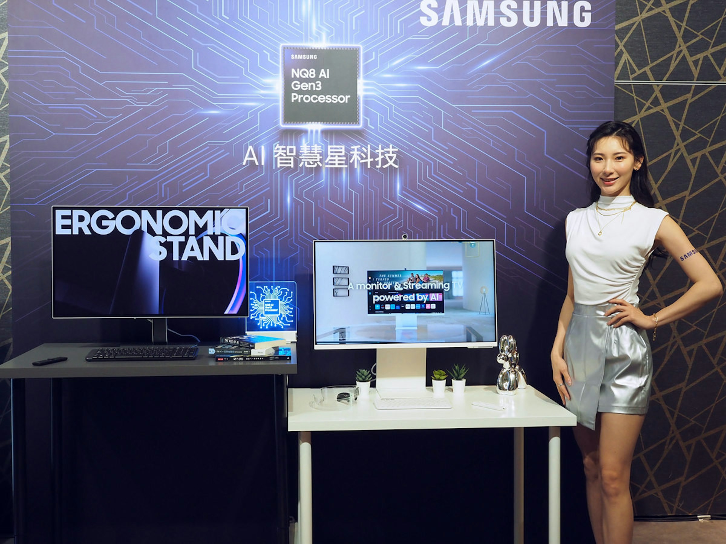 照片中提到了ERGONOMIC、SAMSUNG、NQ8 AI，跟三星有關，包含了LED背光液晶顯示器、電腦顯示器、LED背光液晶屏、電子產品、液晶顯示器