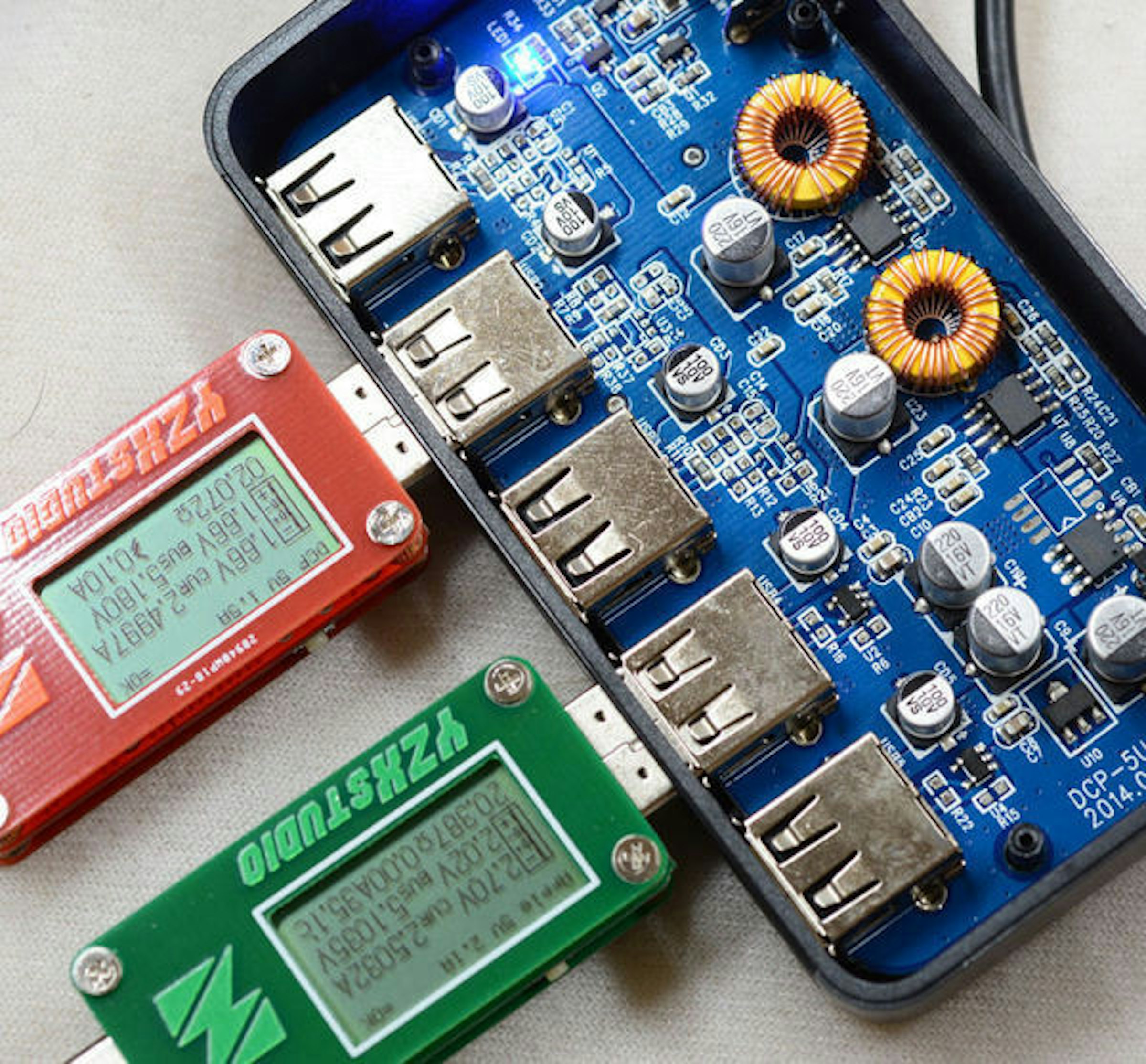 是ORICO 36W 車用 5 埠 USB 電源轉換器簡介及測試 By 港都狼仔這篇文章的首圖