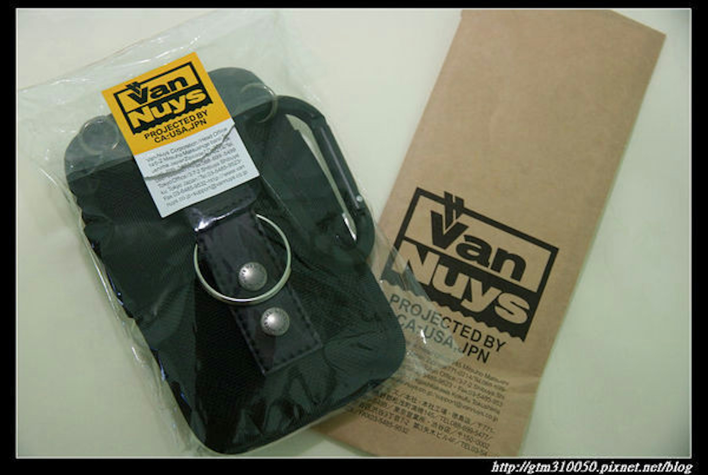 是雅痞路線 純日系血統 VanNuys 手機攜帶包 for iphone 5這篇文章的首圖