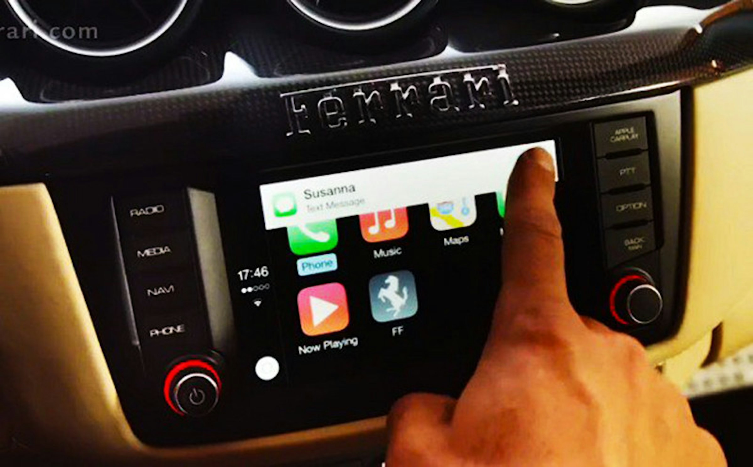 是首部內置 Apple CarPlay 系統 法拉利 FF 登場這篇文章的首圖