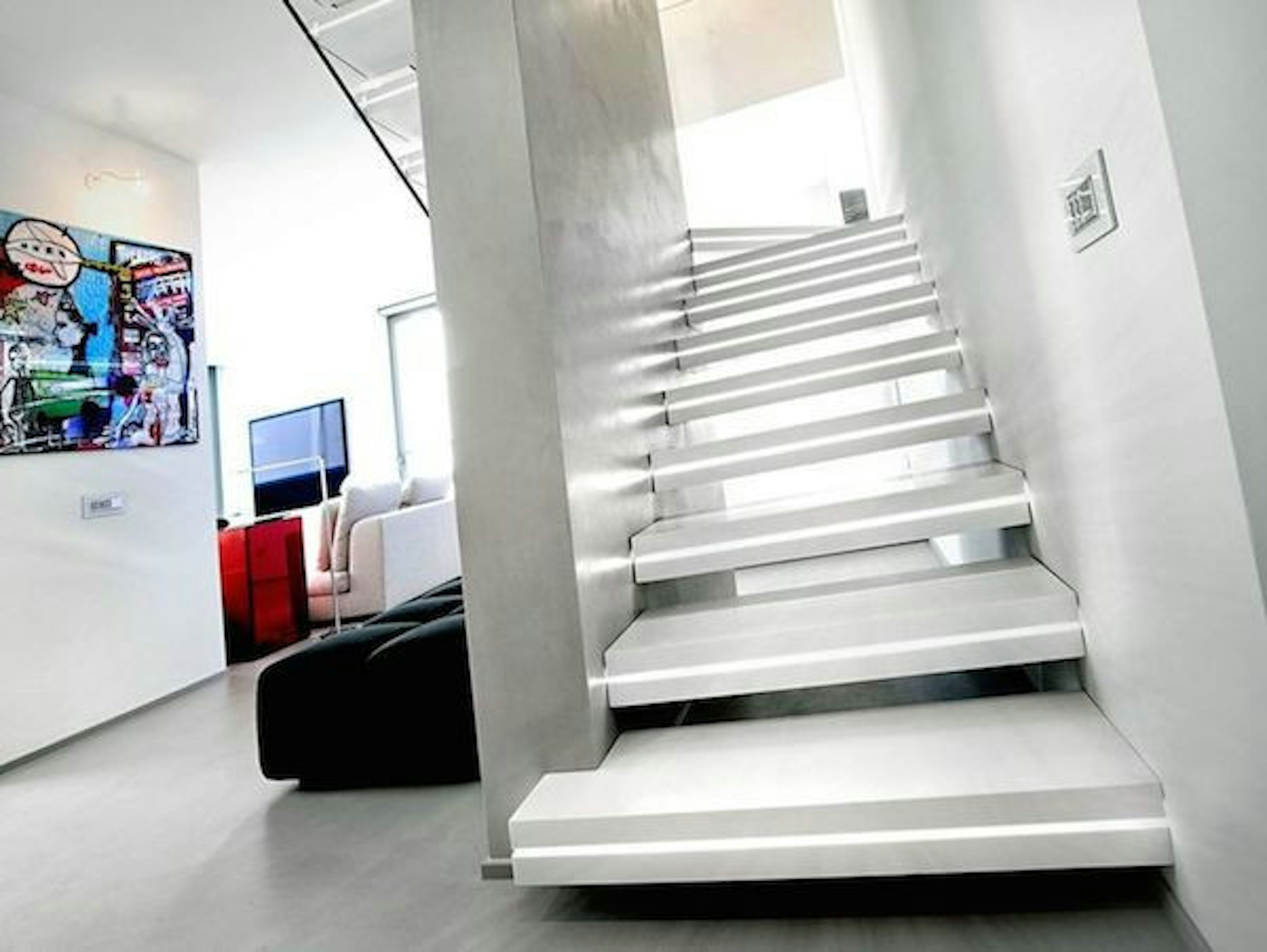 是質感與安全兼具～空間中的一大亮點「LED樓梯」這篇文章的首圖